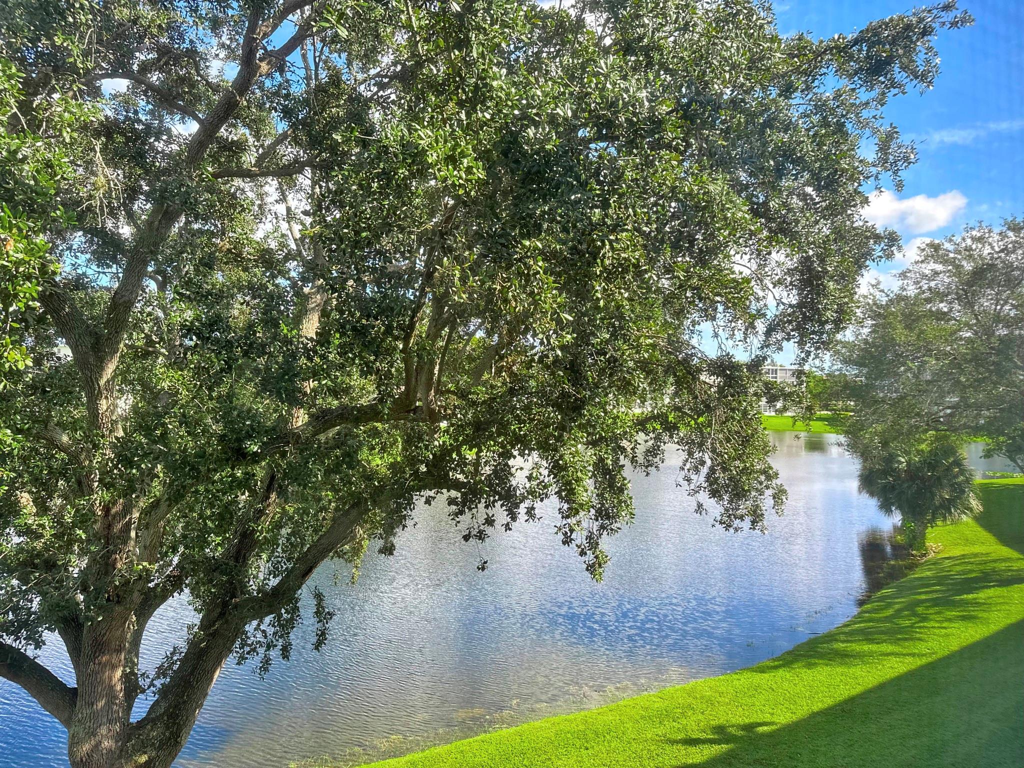 Photo for 126 Grantham B, 126, Deerfield Beach, FL 33442 - listing #FX-10532810 126 Grantham B, 126, Deerfield Beach, FL 33442