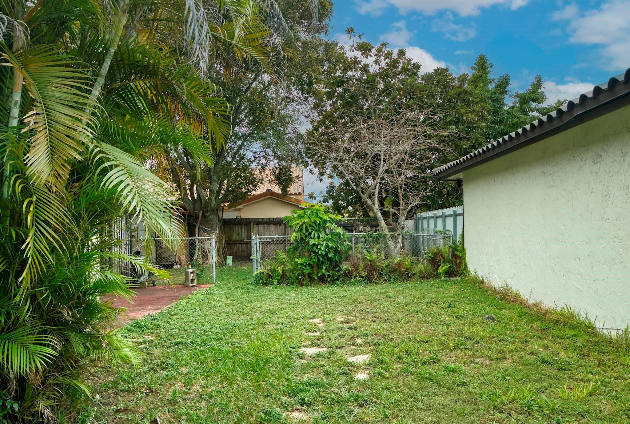 602 SW 99th Place, Miami, FL 33174