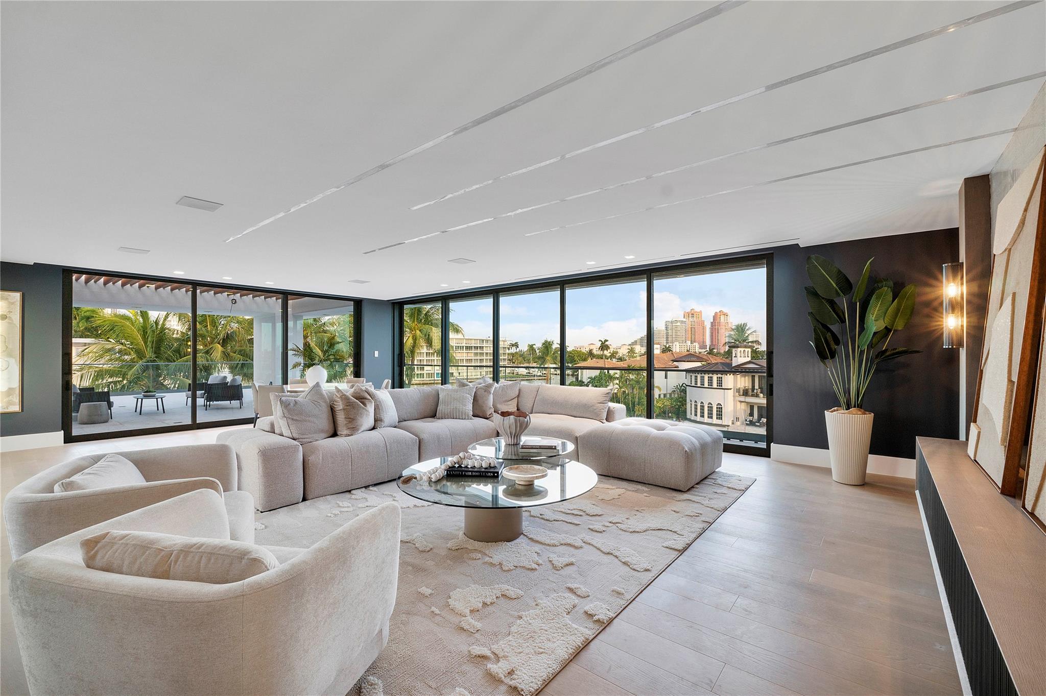 2880 NE 28th Street, Fort Lauderdale, FL 33306