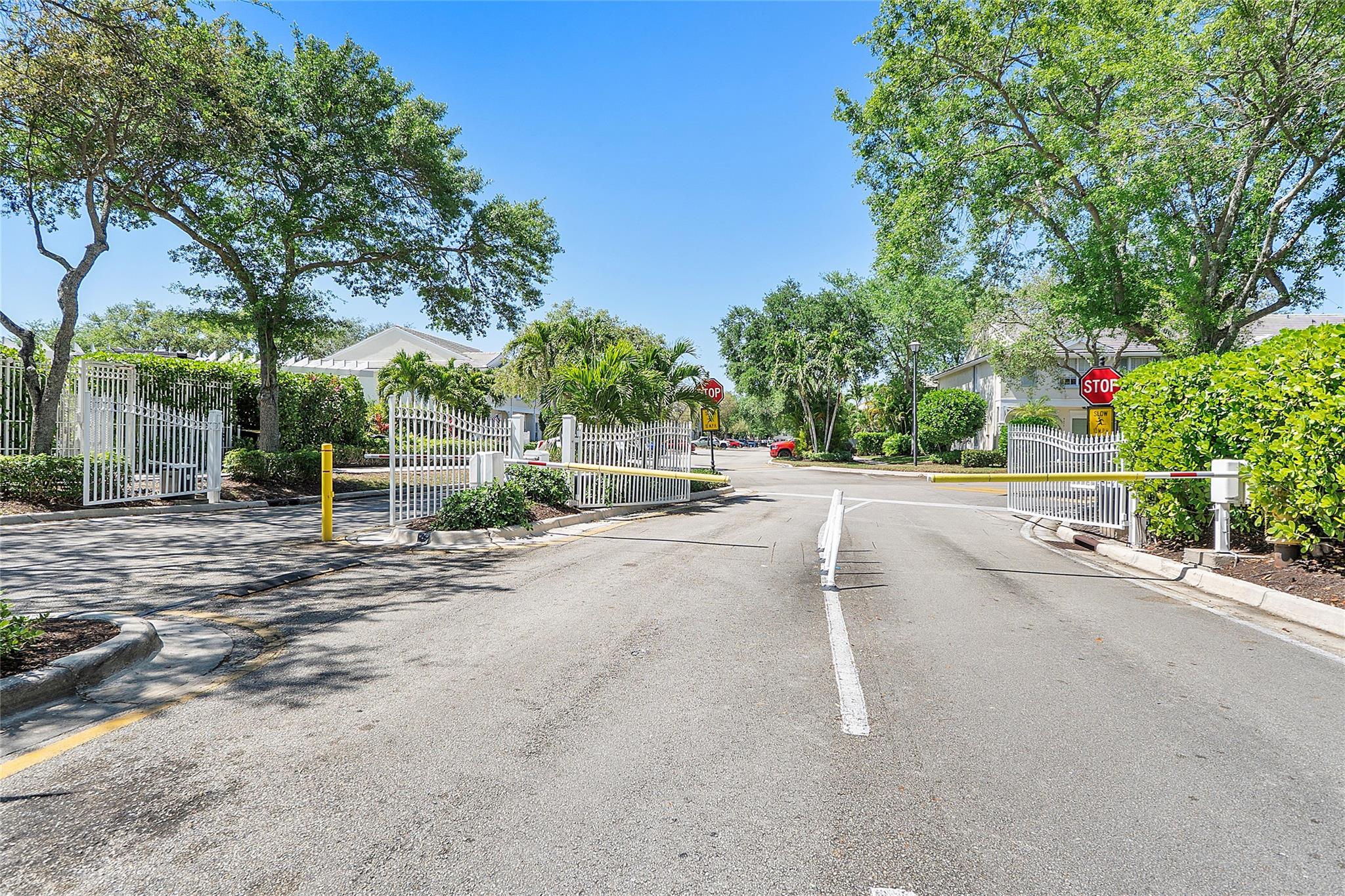 9845 NW 56th Place 9845, Coral Springs, FL 33076