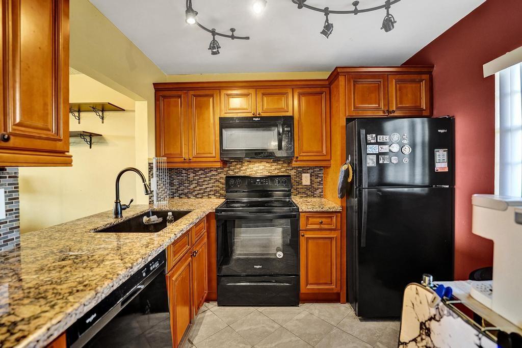 Photo for 9230 Lagoon Place, 406, Davie, FL 33324 - Listing #FX-10527214 9230 Lagoon Place, 406, Davie, FL 33324