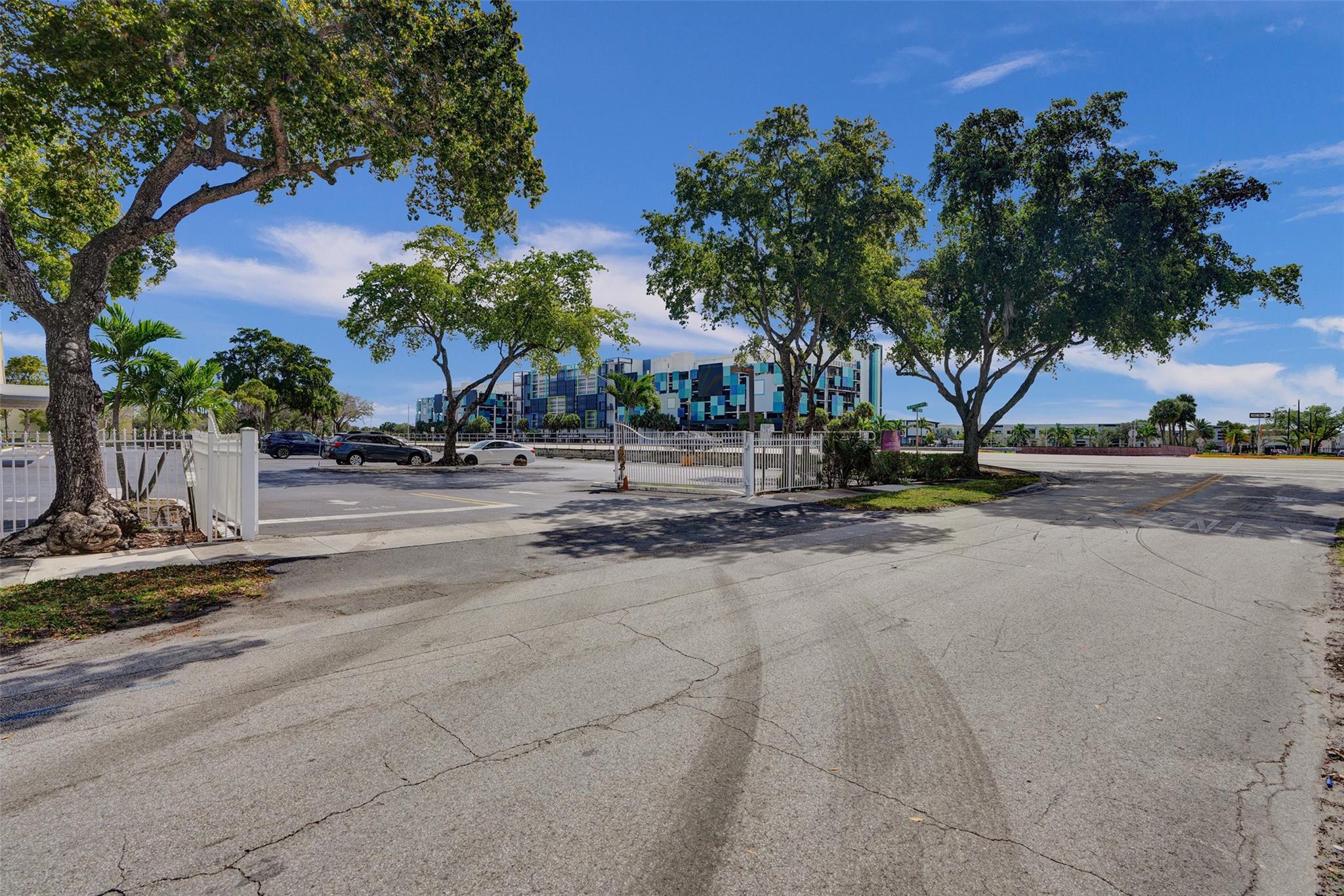 4441 W Sunrise Boulevard, Plantation, FL 33313