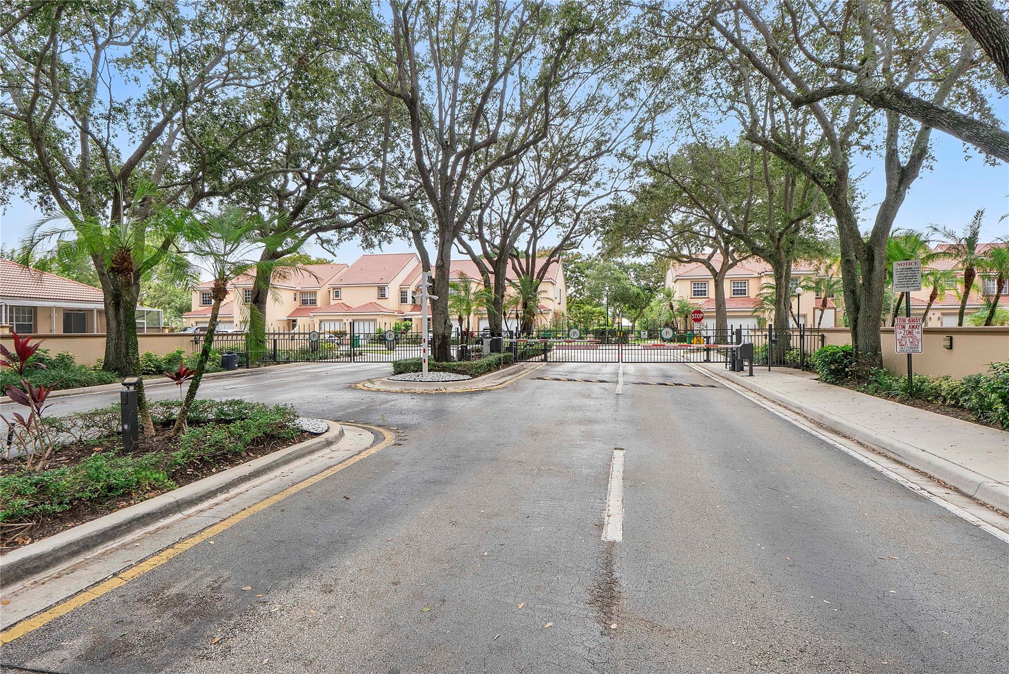 9664 Royal Palm Boulevard, Coral Springs, FL 33065