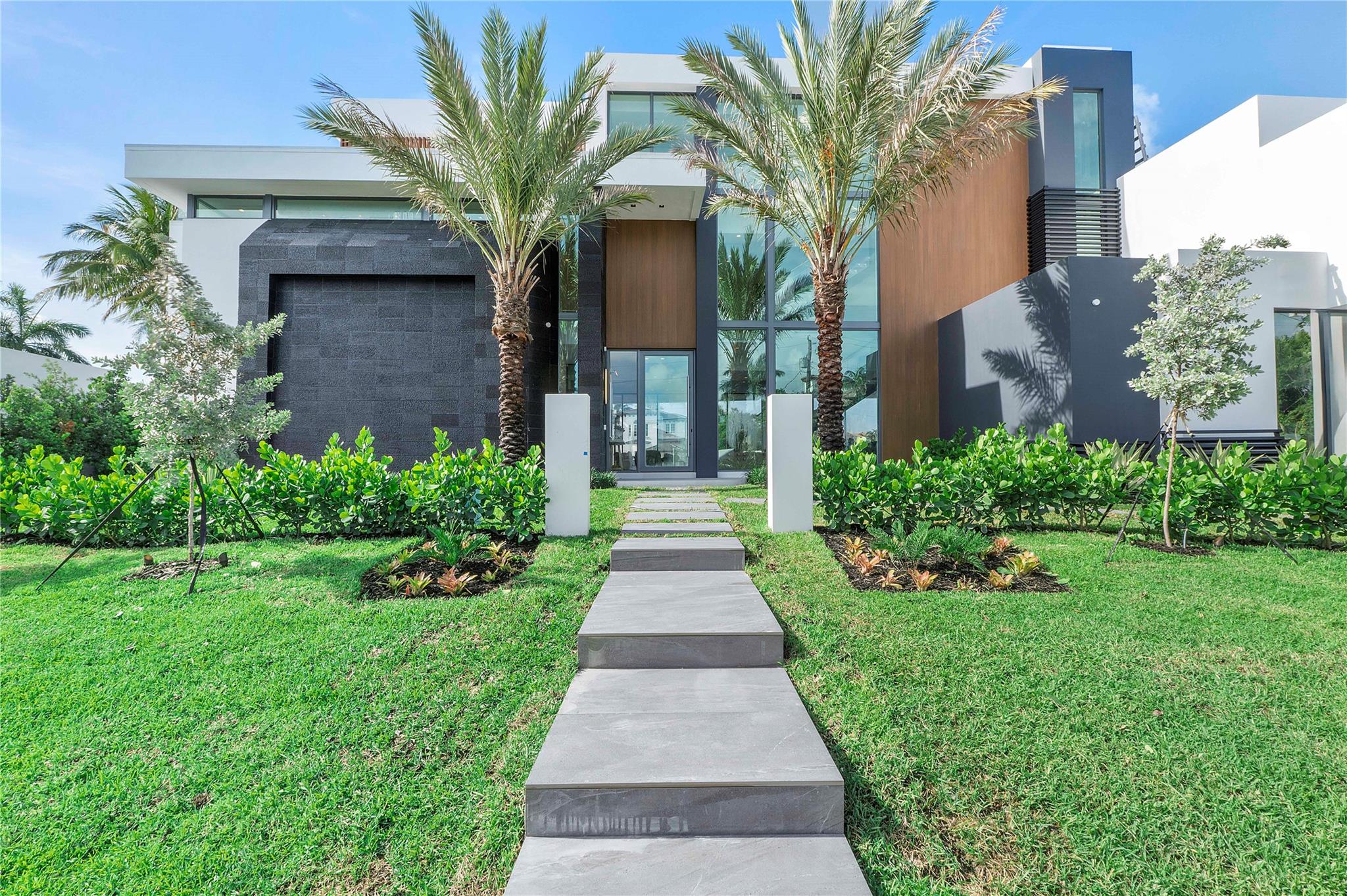 2880 NE 28th Street, Fort Lauderdale, FL 33306