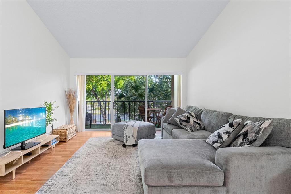 8851 S Wiles Road 305, Coral Springs, FL 33067