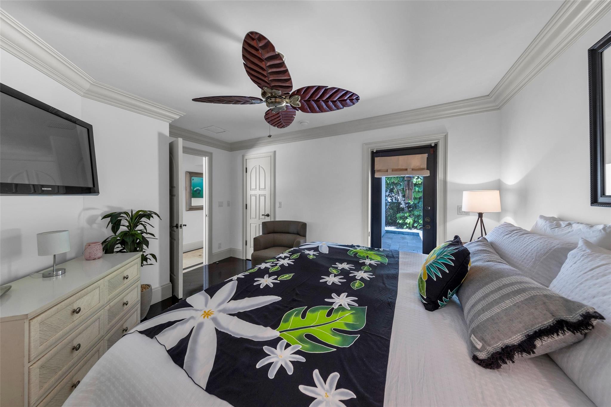 Bedroom with convenient separate side entrance