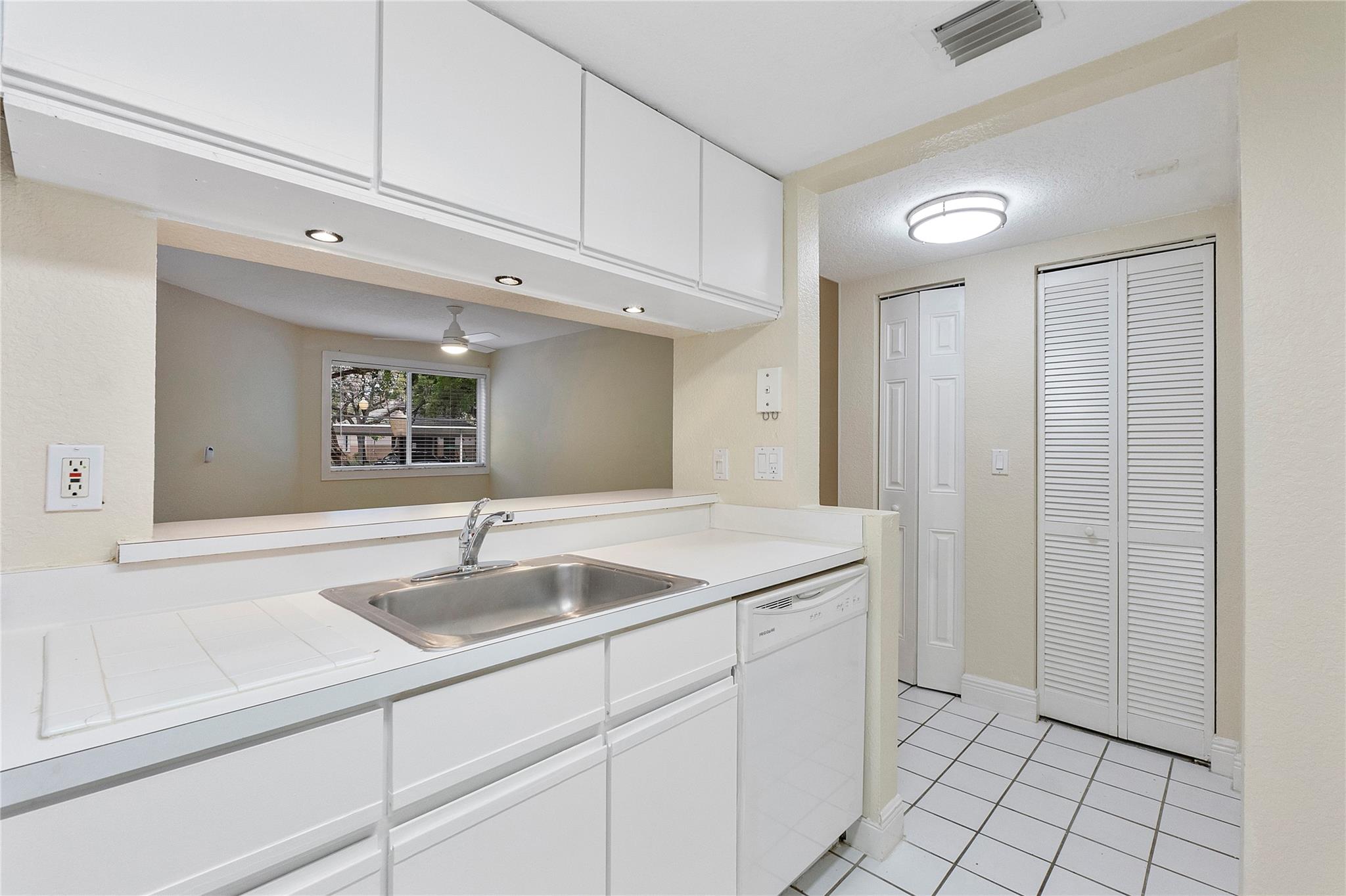 9899 Westview Drive 516, Coral Springs, FL 33076