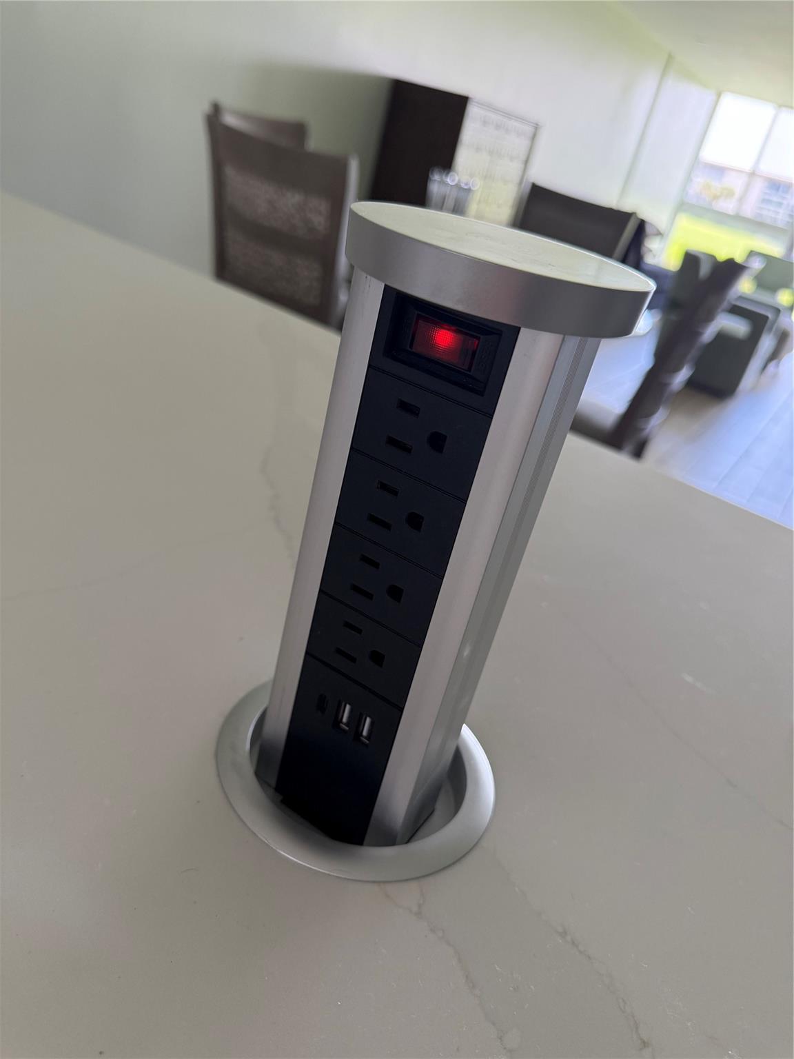 COUNTER TOP PHONE CHARGER & PLUGS