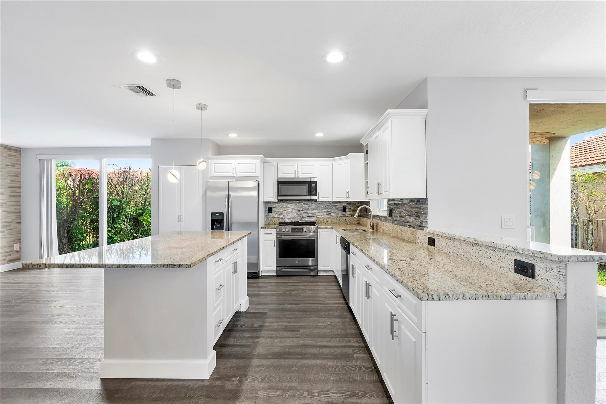 11571 NW 4th Mnr, Coral Springs, FL 33071