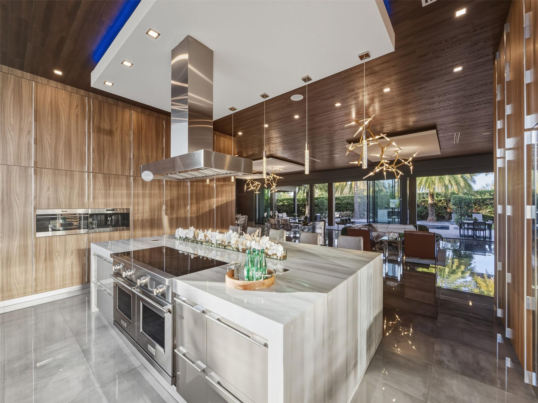 Open Living with Walls of Glass