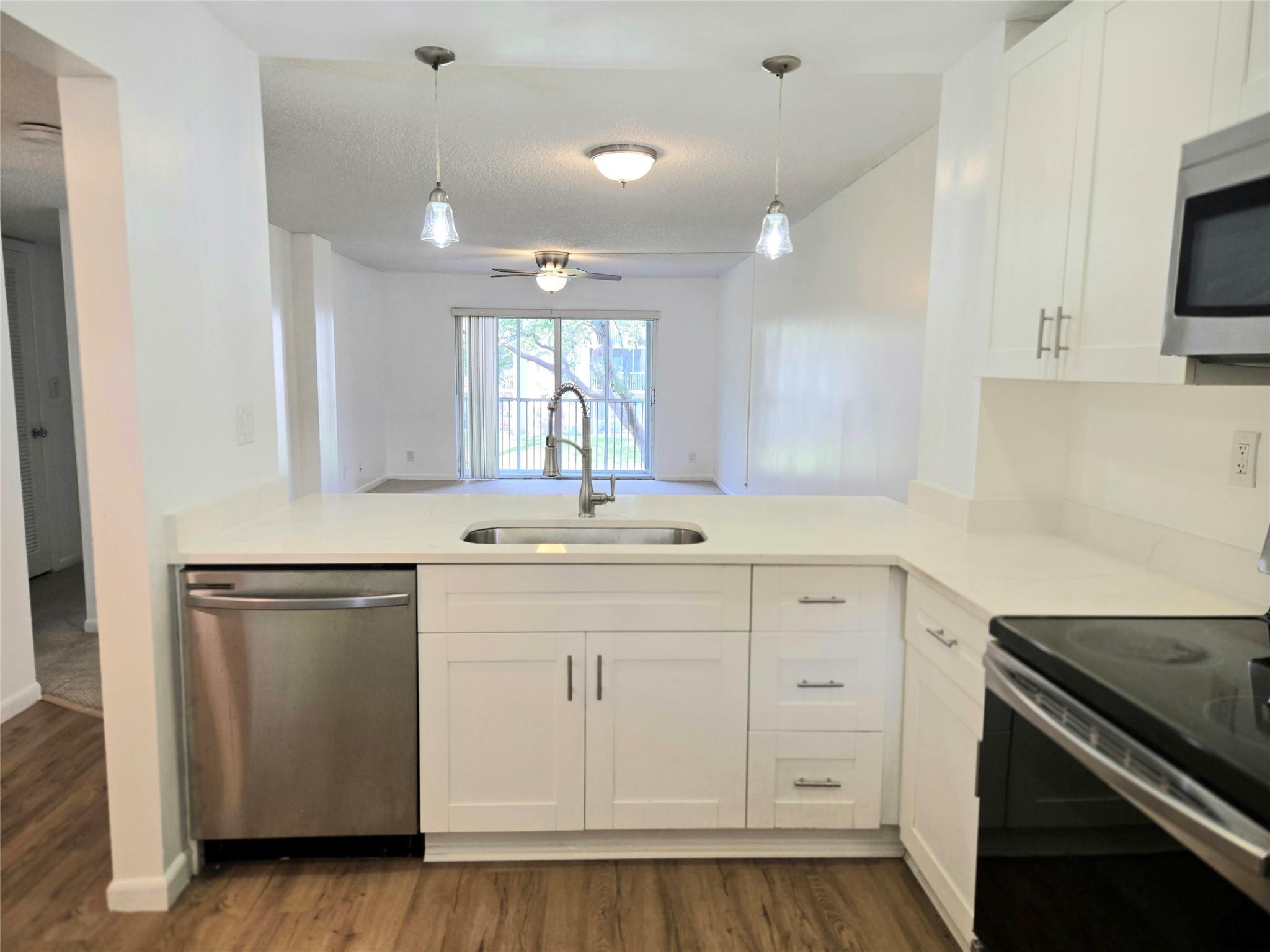 1100 NW 87th Avenue, Coral Springs, FL 33071