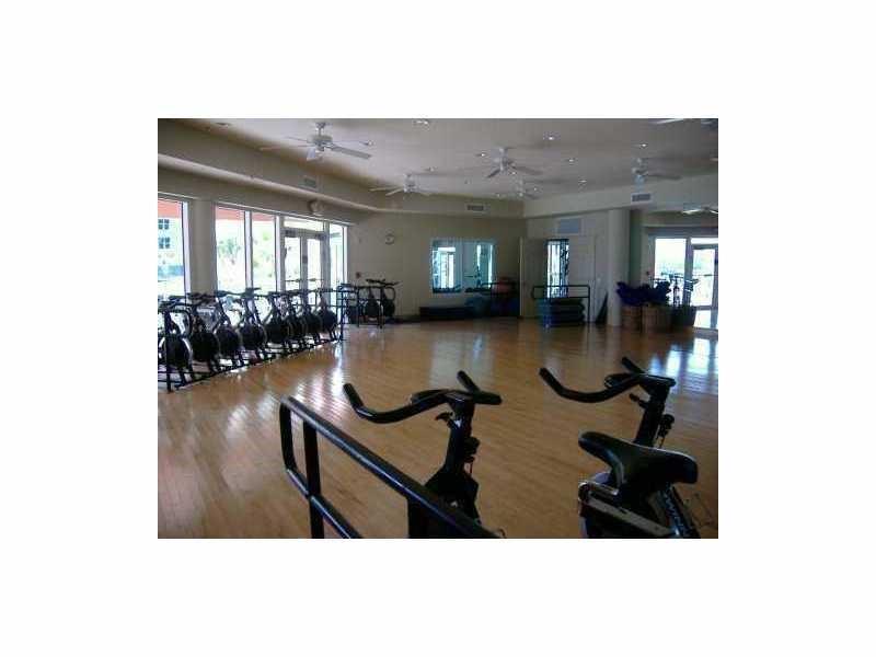 3340 NE 190th Street 1105, Miami, FL 33180