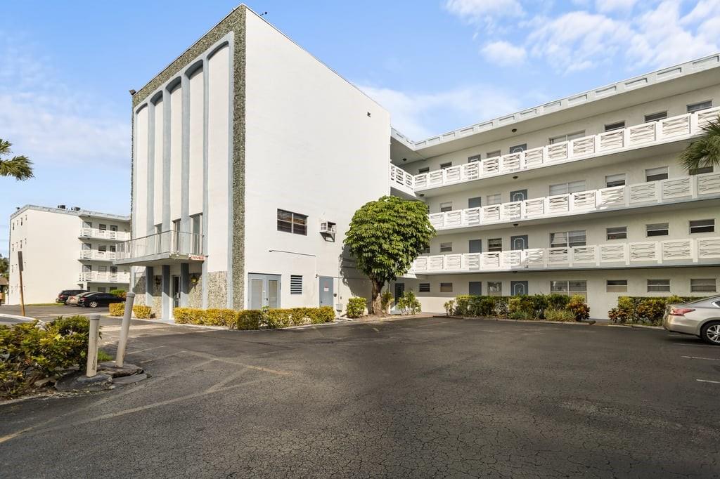 Photo for 4090 NW 42nd Avenue, 309, Lauderdale Lakes, FL 33319 - listing #FX-10535318 4090 NW 42nd Avenue, 309, Lauderdale Lakes, FL 33319