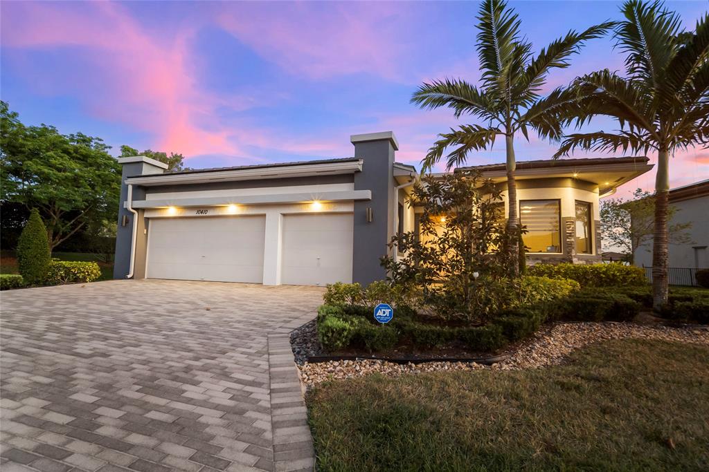 Photo for 10410 S Lago Vista Circle, Parkland, FL 33076 - Listing #FX-10434740 10410 S Lago Vista Circle, Parkland, FL 33076