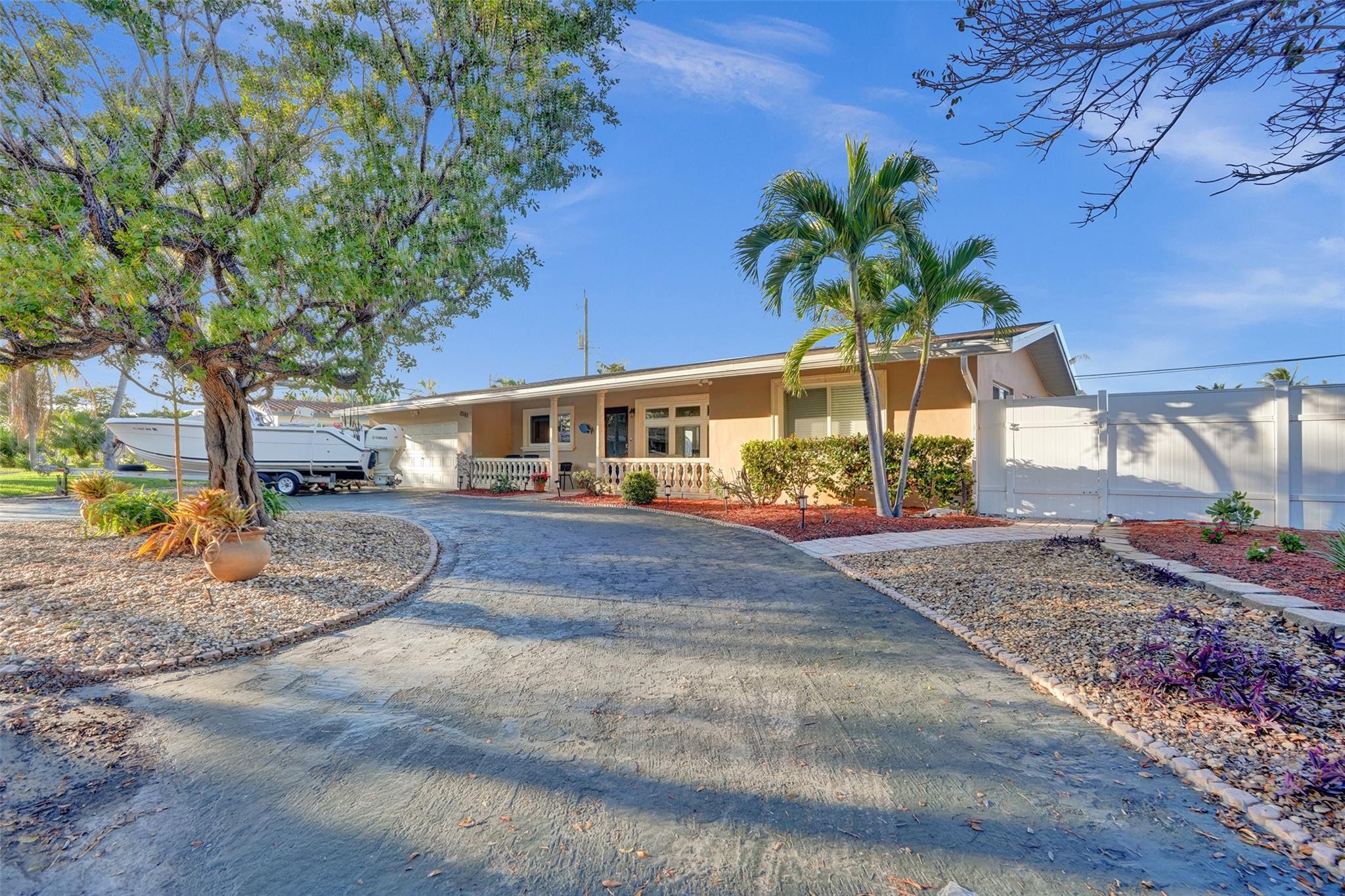 Photo for 2585 SE 3rd Street, Pompano Beach, FL 33062 - listing #FX-10486580 2585 SE 3rd Street, Pompano Beach, FL 33062