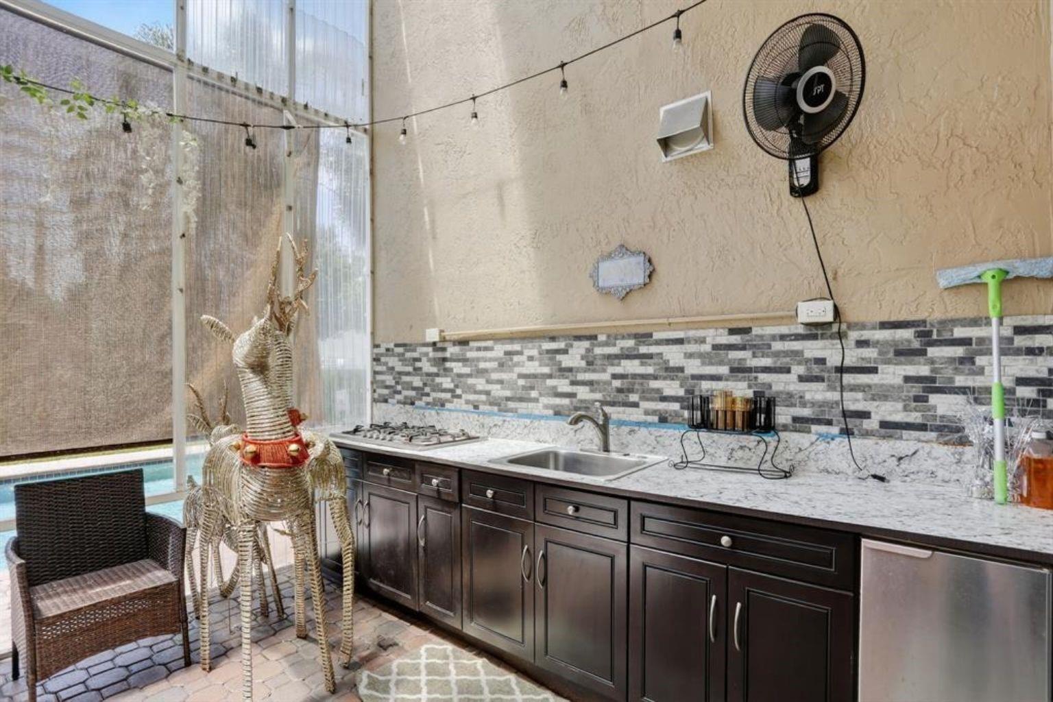 5340 NW 103rd Way, Coral Springs, FL 33076