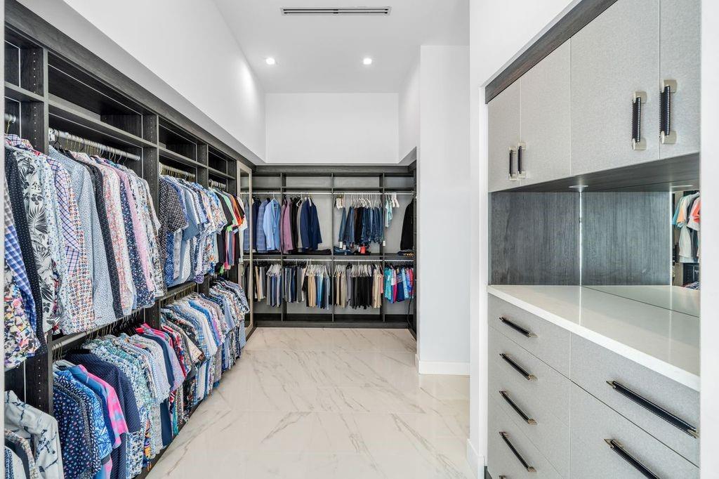 19 Gatehouse Road, Sea Ranch Lakes, FL 33308