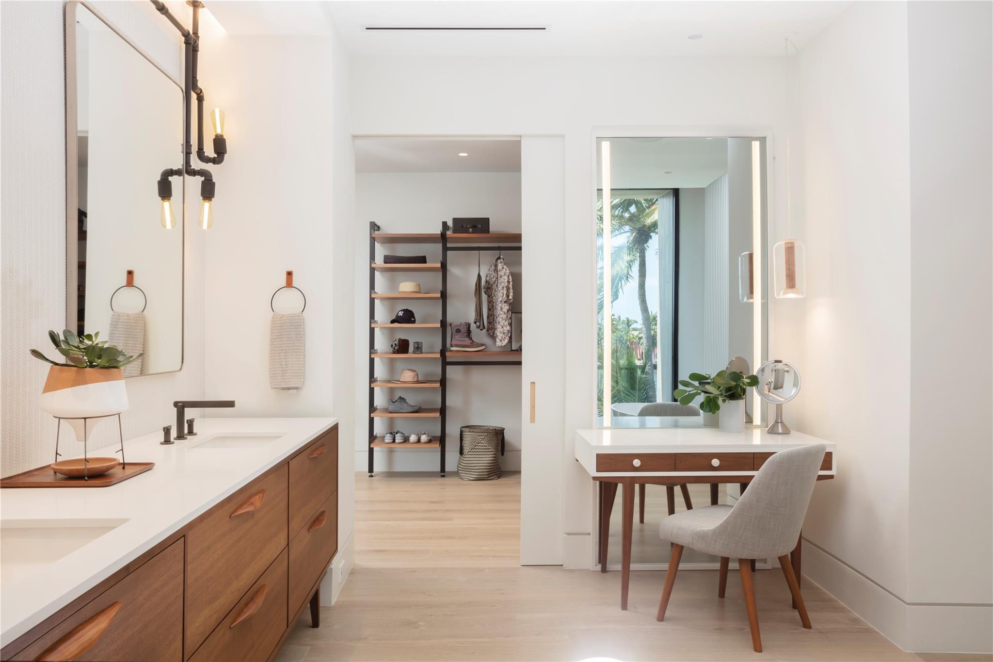 516 Mola Avenue, Fort Lauderdale, FL 33301