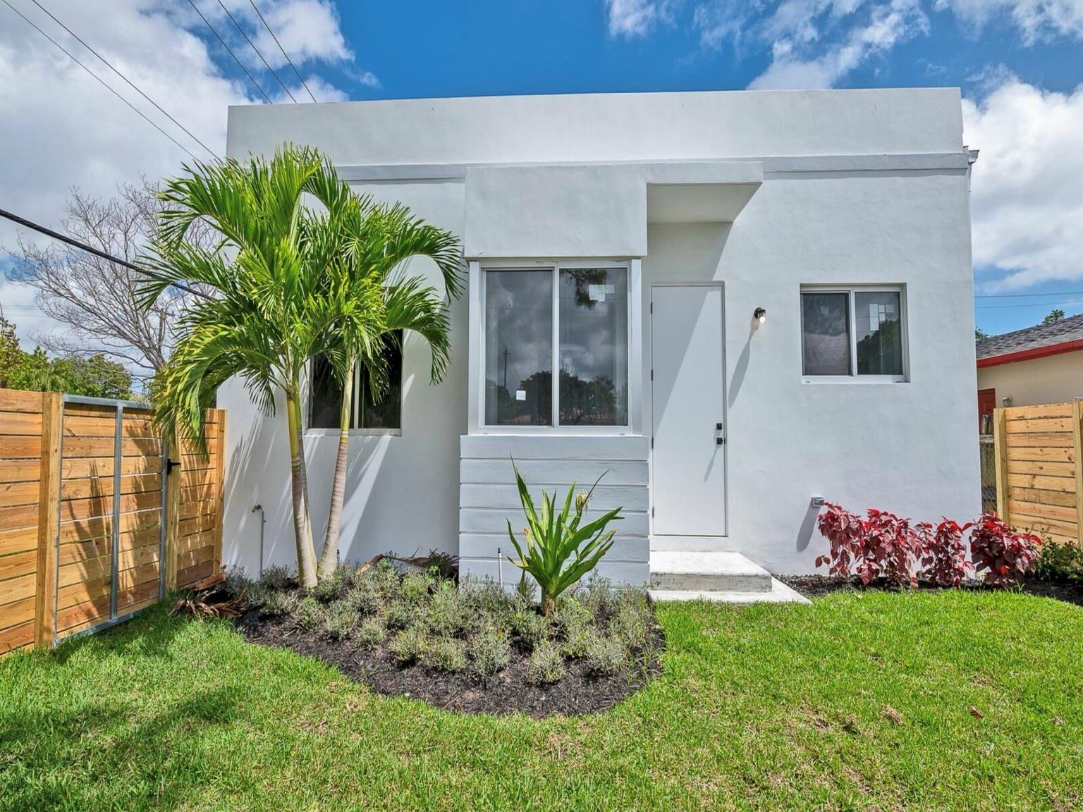 560 NW 12th Street, Fort Lauderdale, FL 33311