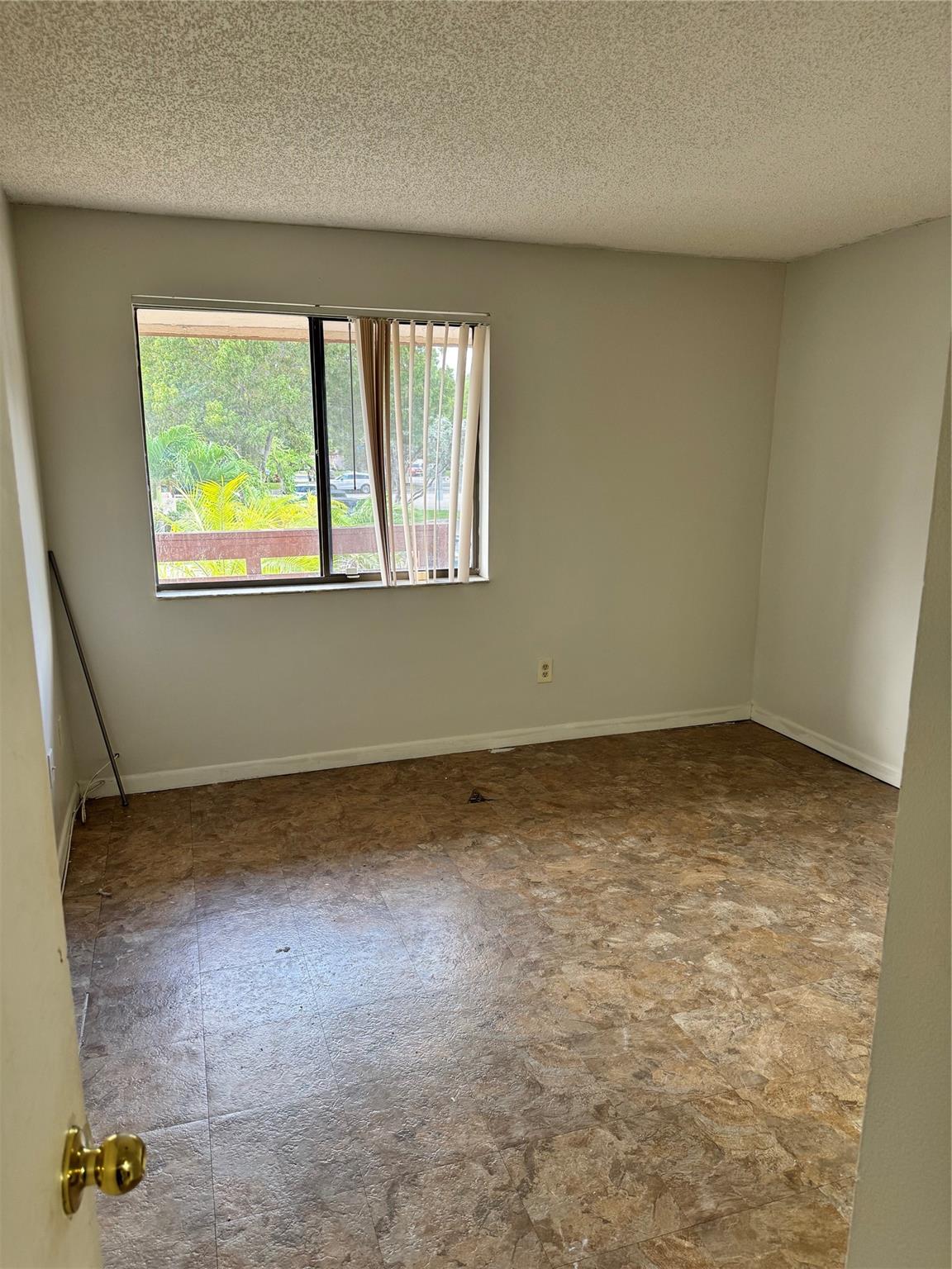 615 NW 210th Street, Miami, FL 33169