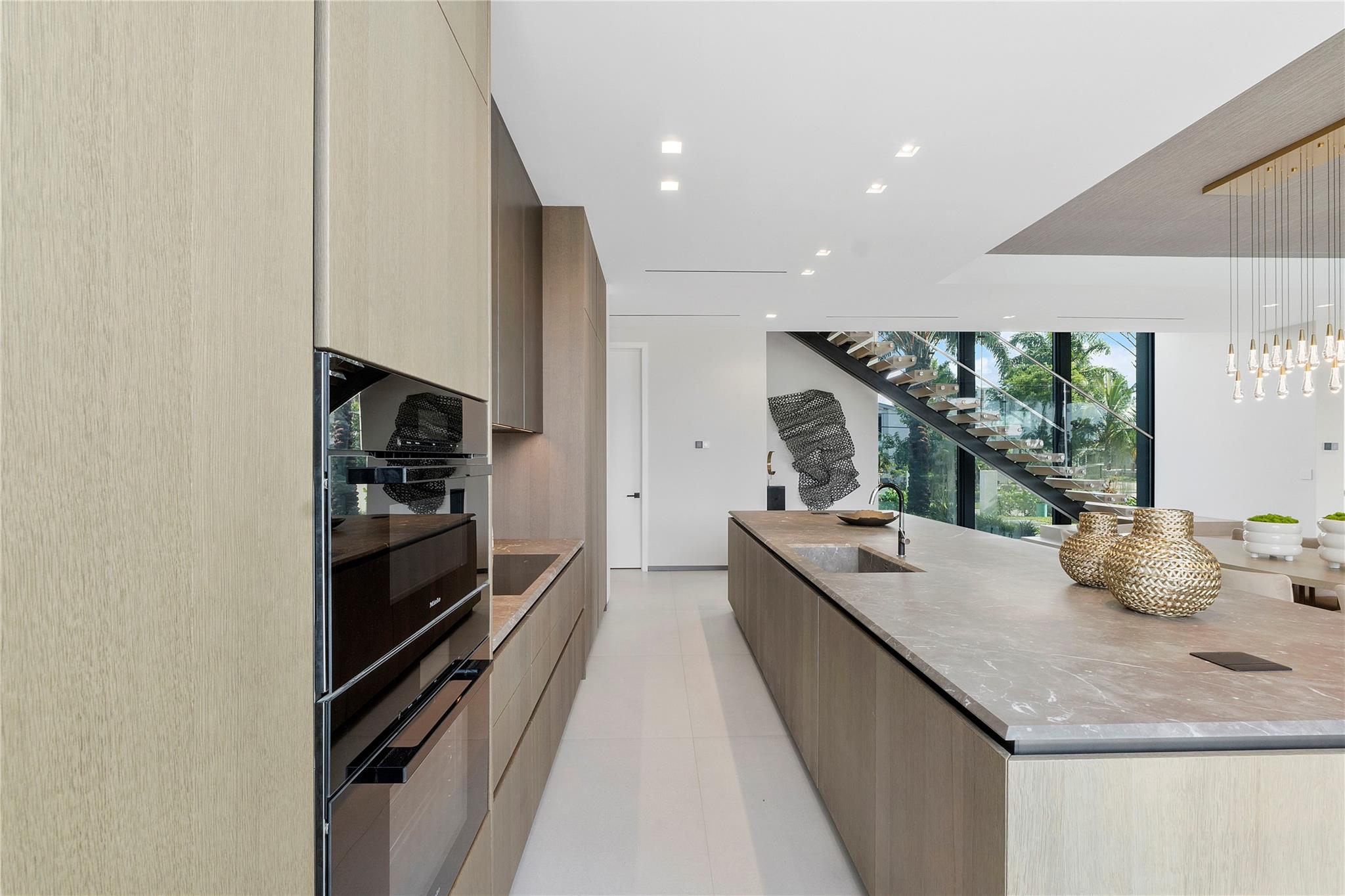 2880 NE 28th Street, Fort Lauderdale, FL 33306