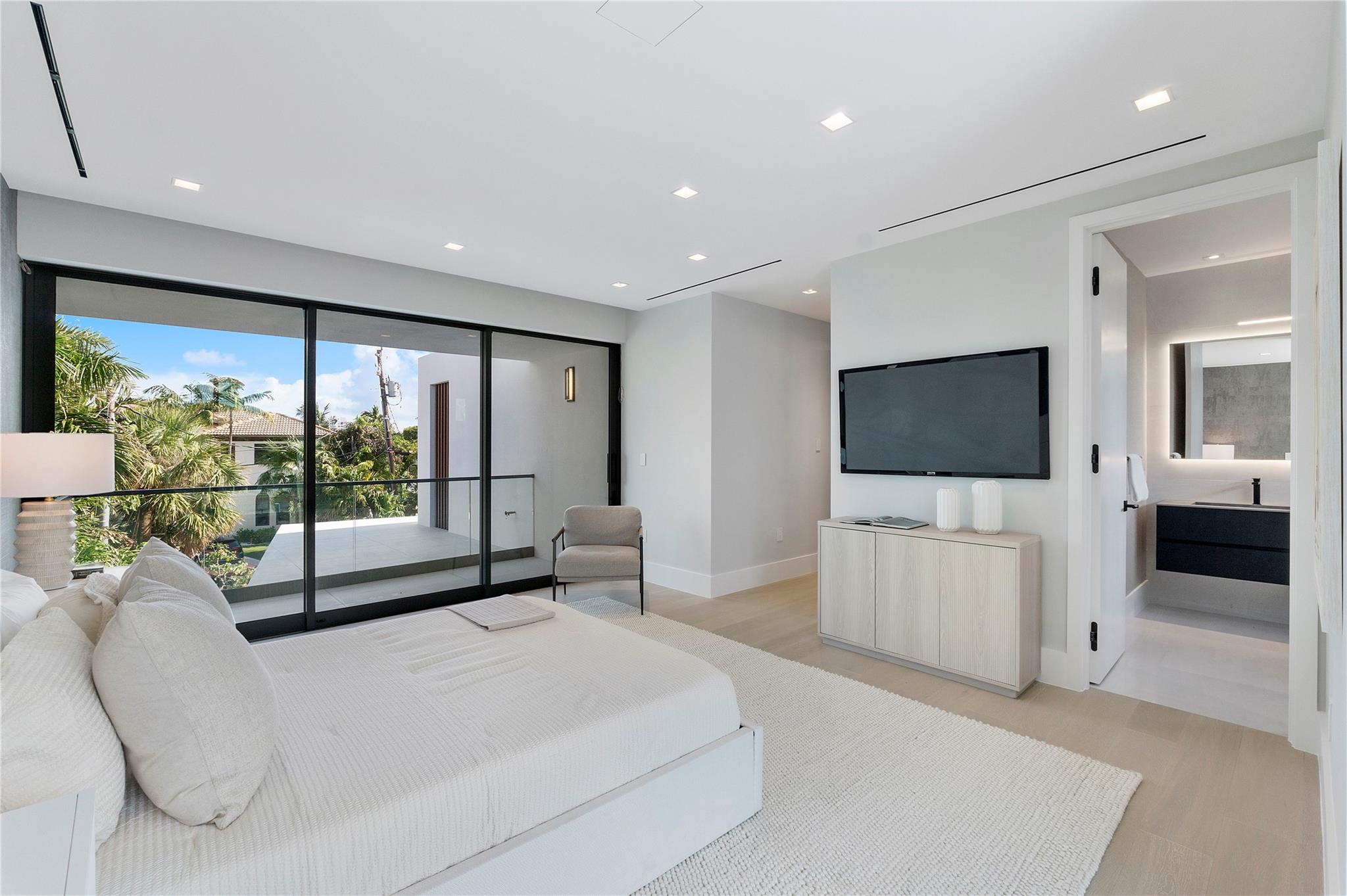 2880 NE 28th Street, Fort Lauderdale, FL 33306