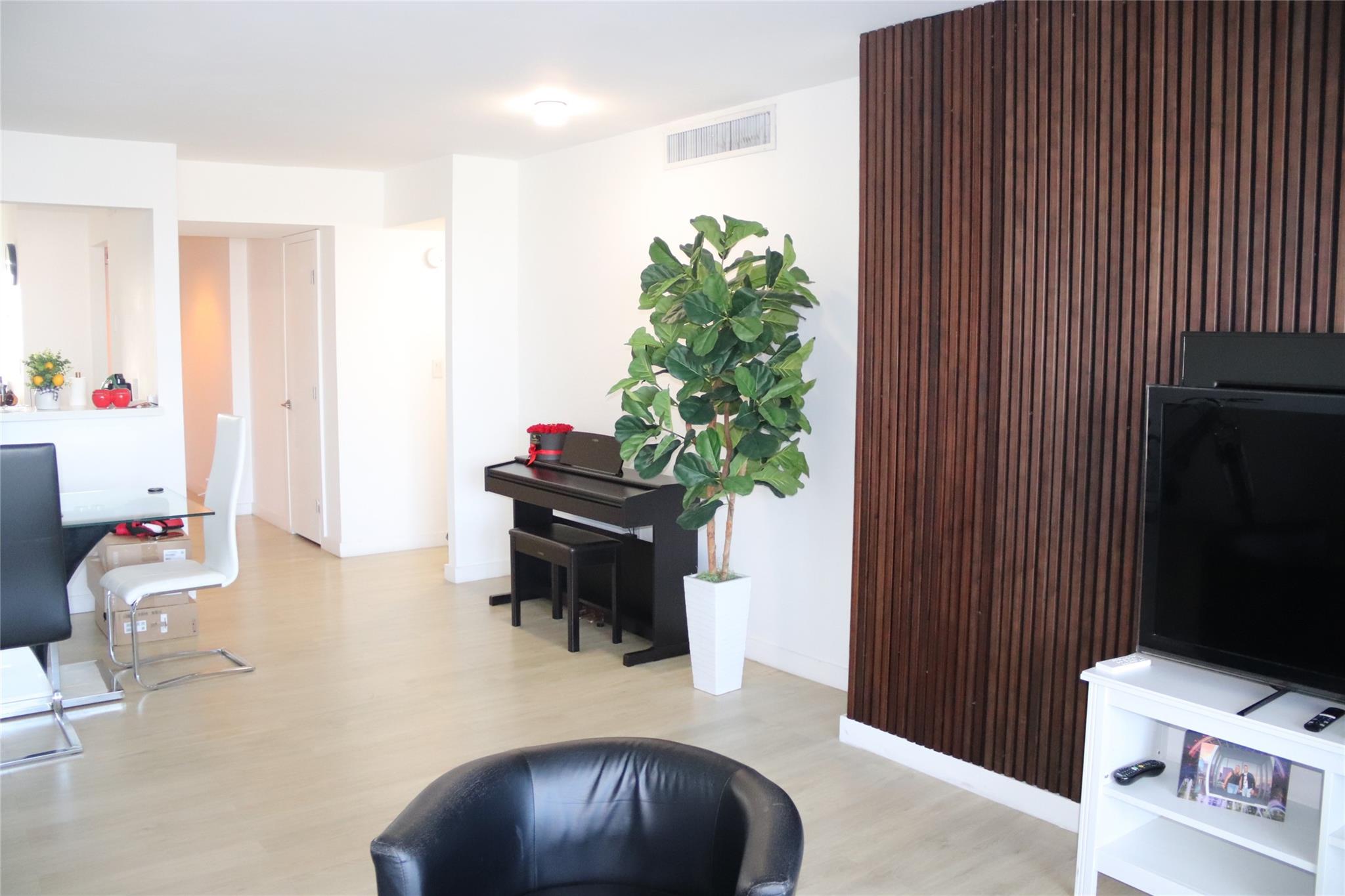 1770 NE 191st Street 816, Miami, FL 33179