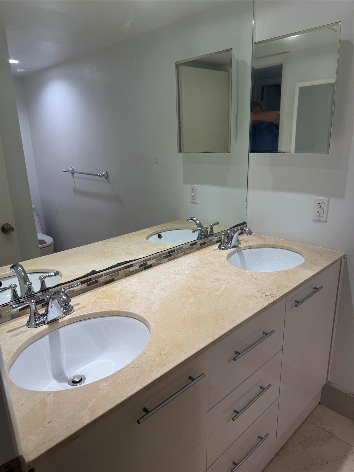 19428 NE 26th Avenue 103, Miami, FL 33180