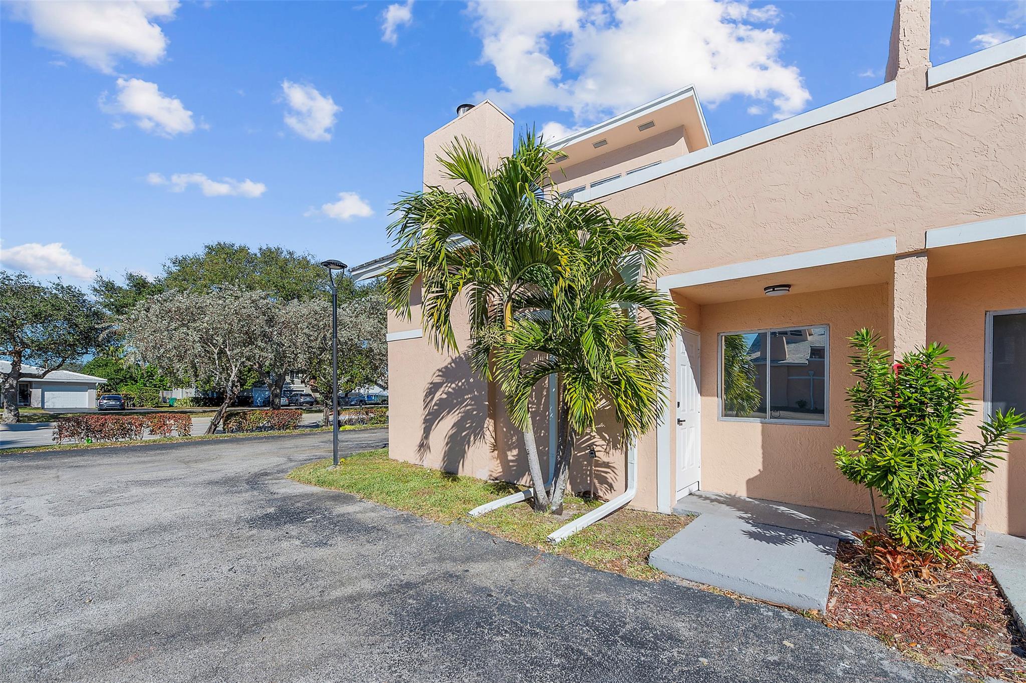 3951 Coral Springs Drive 21, Coral Springs, FL 33065