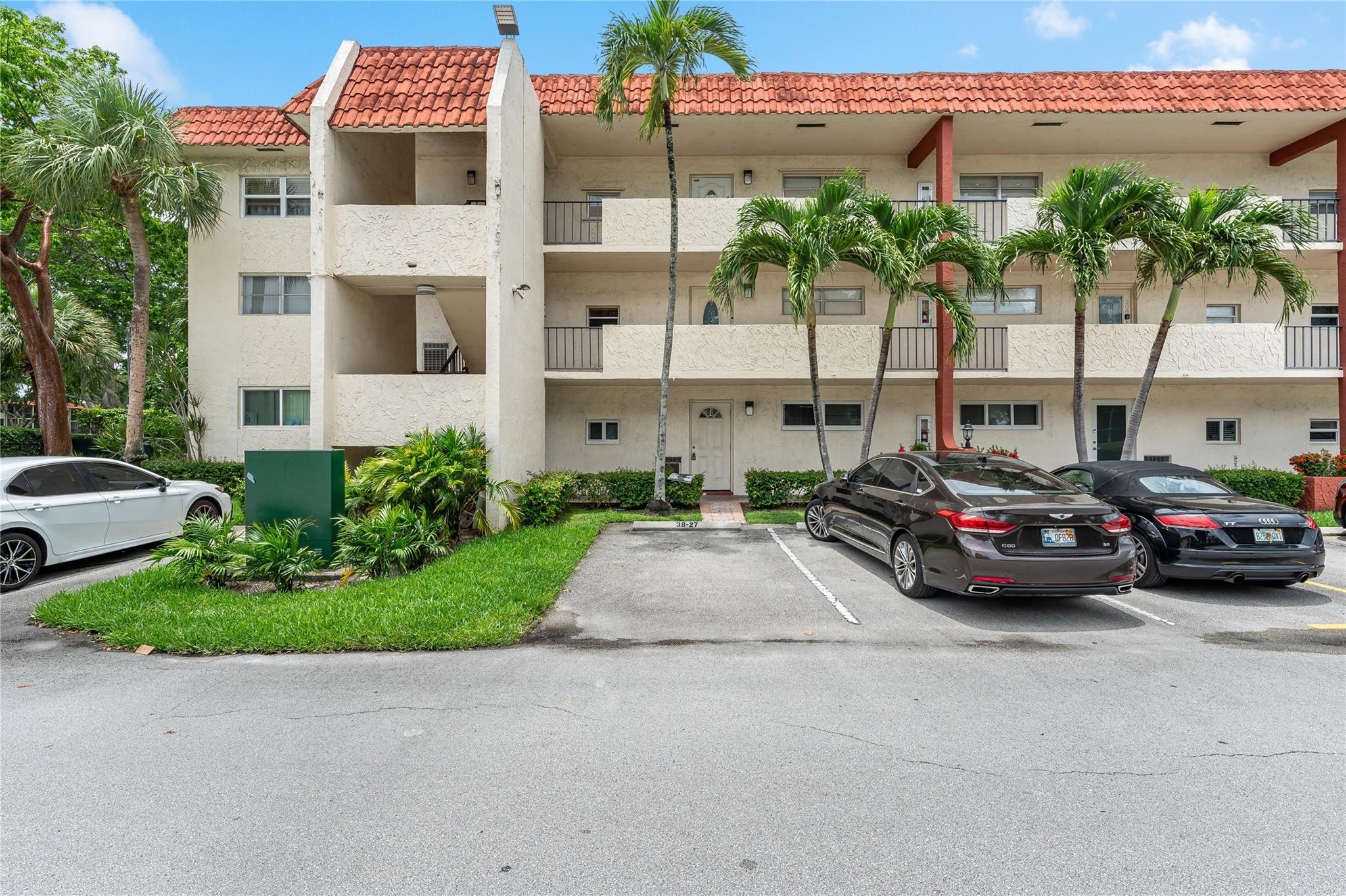 Photo for 411 S Hollybrook Drive, 109, Pembroke Pines, FL 33025 - Listing #FX-10519648 411 S Hollybrook Drive, 109, Pembroke Pines, FL 33025