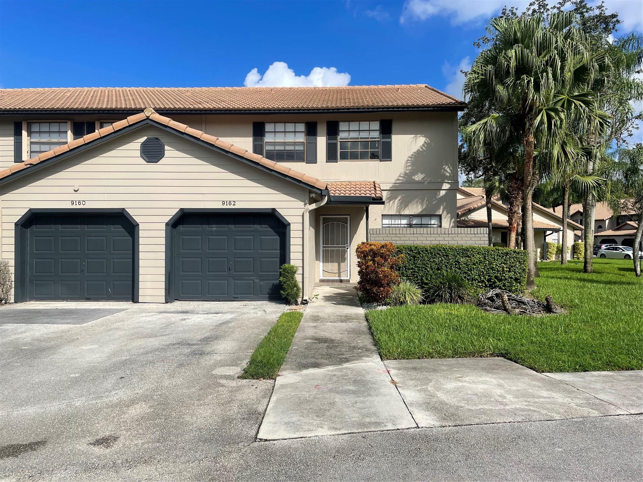 Photo for 9162 Vineyard Lake Drive, Plantation, FL 33324 - listing #FX-10528726 9162 Vineyard Lake Drive, Plantation, FL 33324
