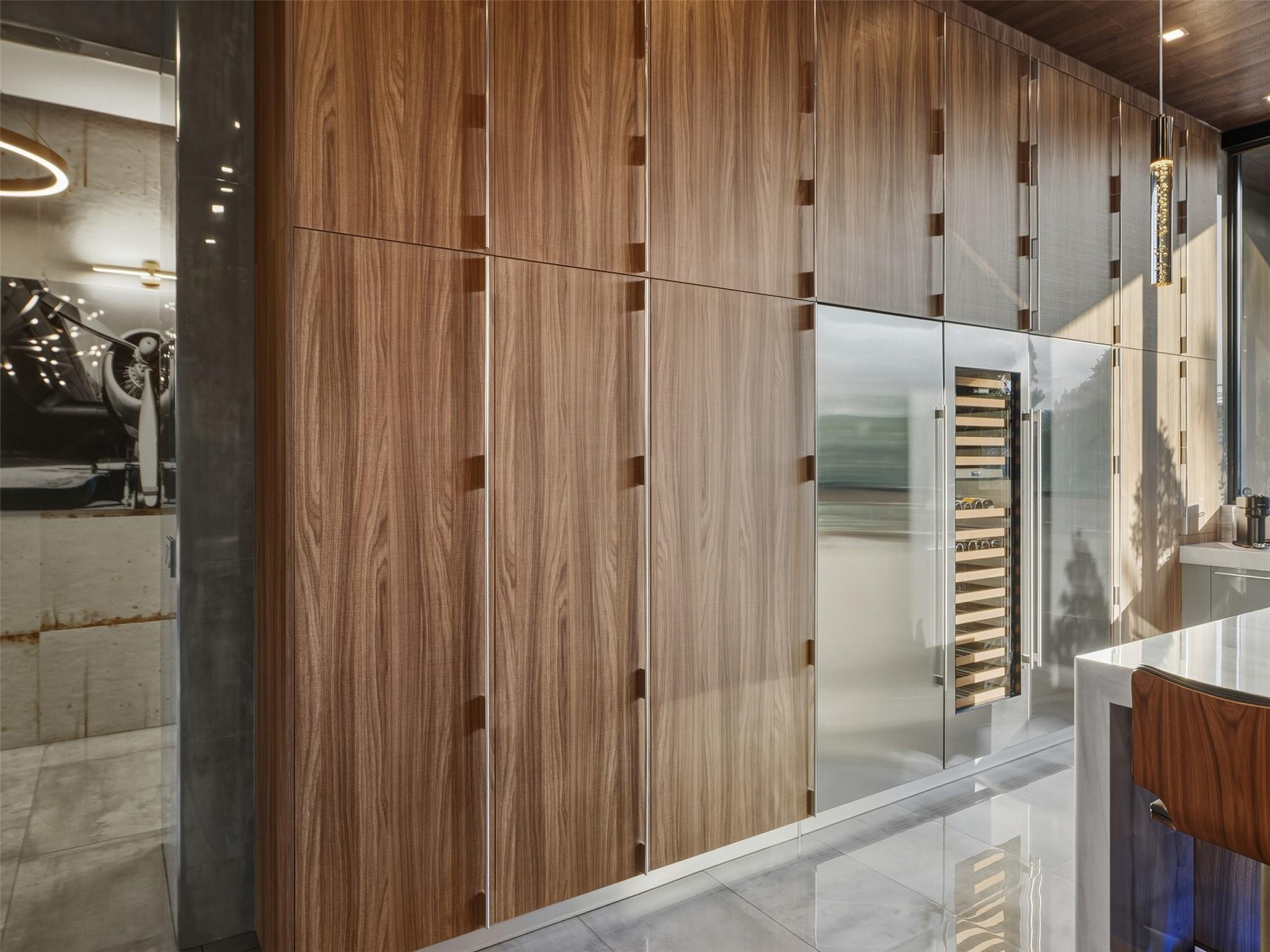 Open Living with Walls of GlassOpen Living with Walls of Glass