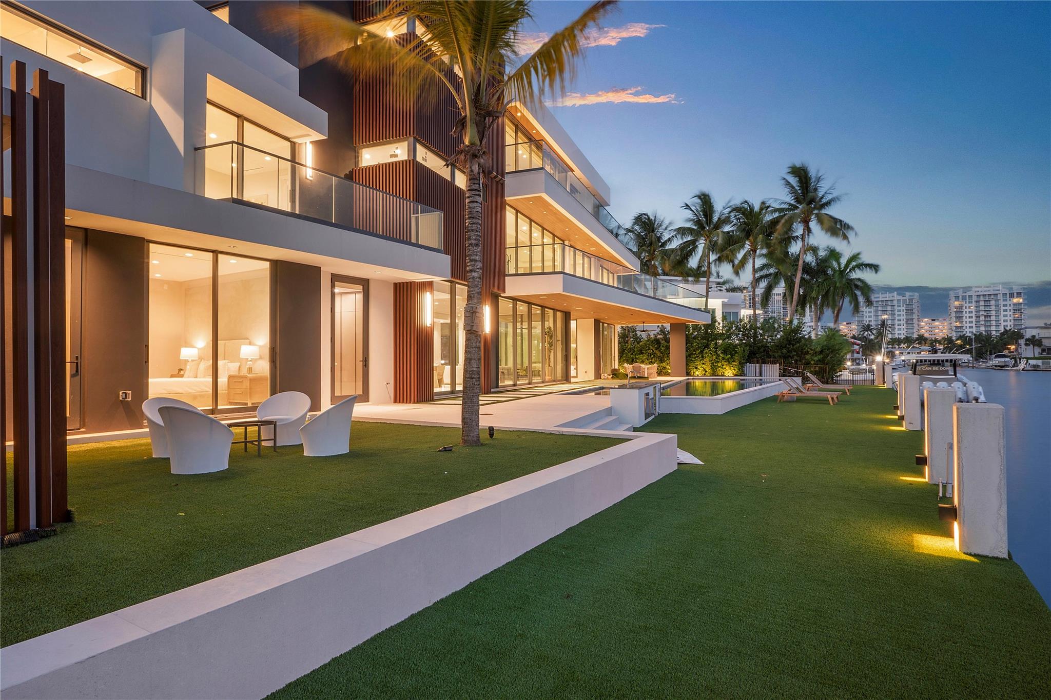 2880 NE 28th Street, Fort Lauderdale, FL 33306