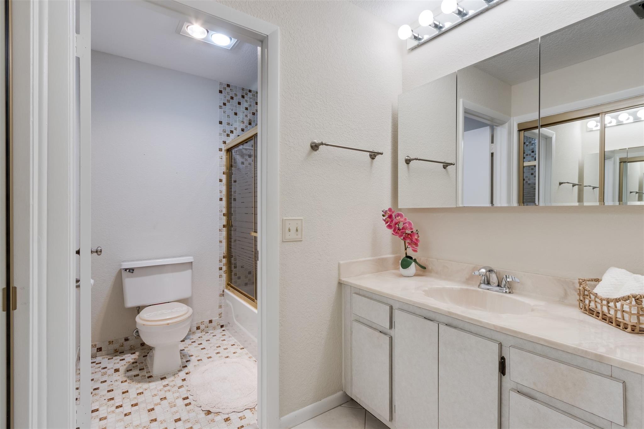 450 Briarwood Circle 2, Hollywood, FL 33024