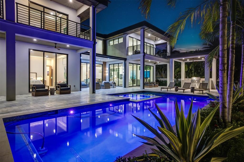 Expansive outdoor oasis