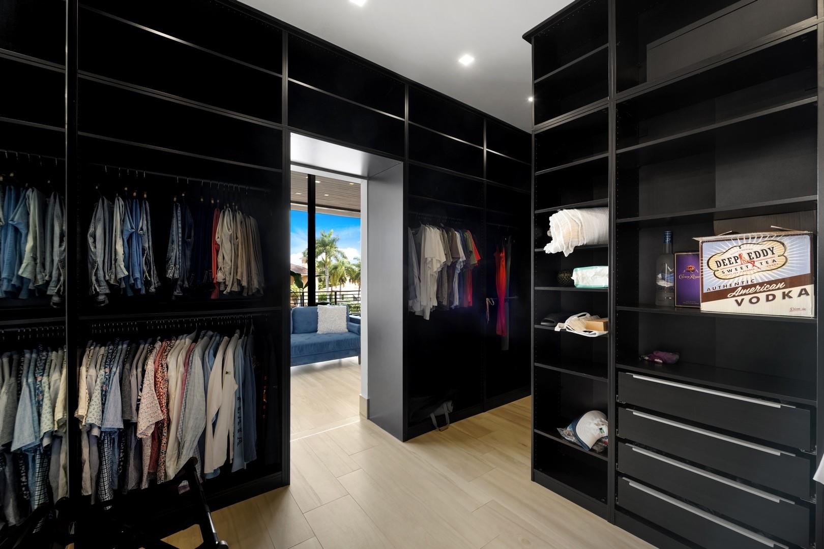 2437 Delmar Place, Fort Lauderdale, FL 33301