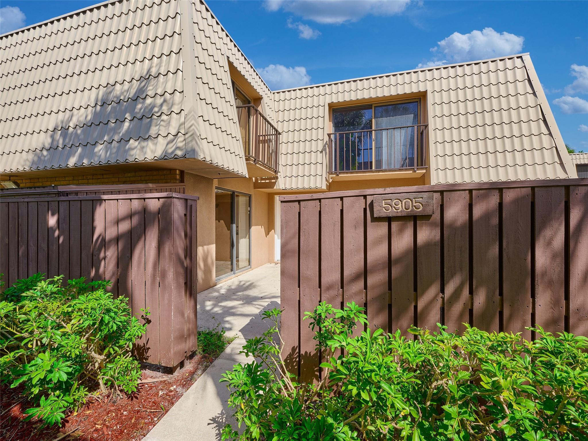 Photo for 5905 59th Way, West Palm Beach, FL 33409 - listing #FX-10537031 5905 59th Way, West Palm Beach, FL 33409