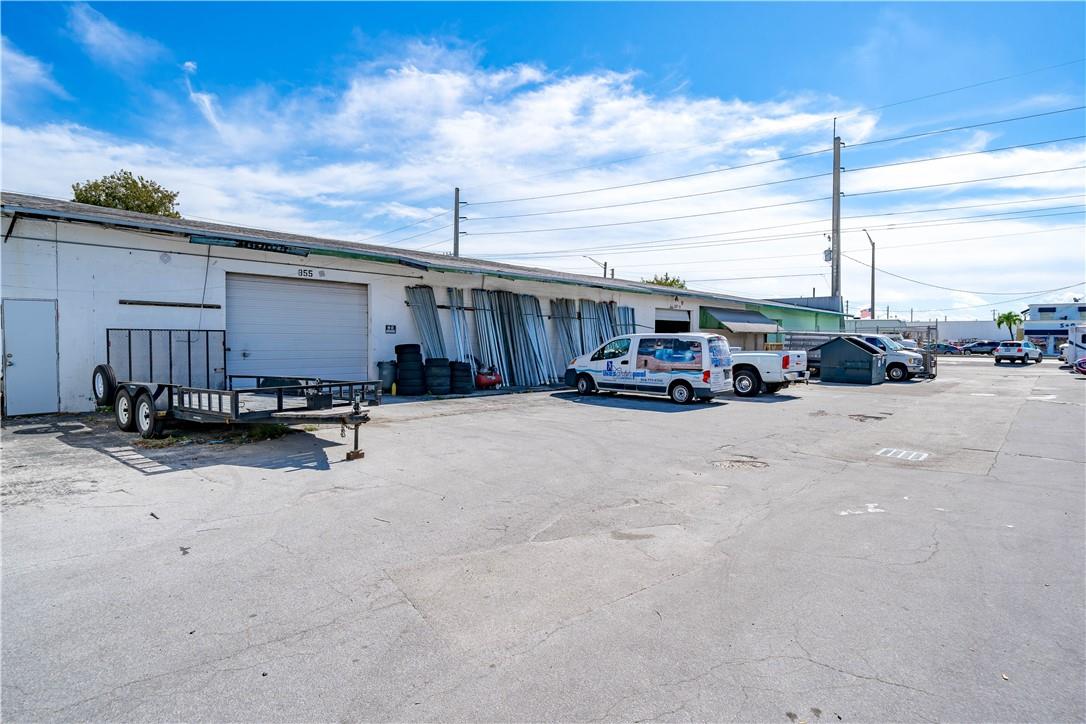 841 NE 44th Street, Oakland Park, FL 33334