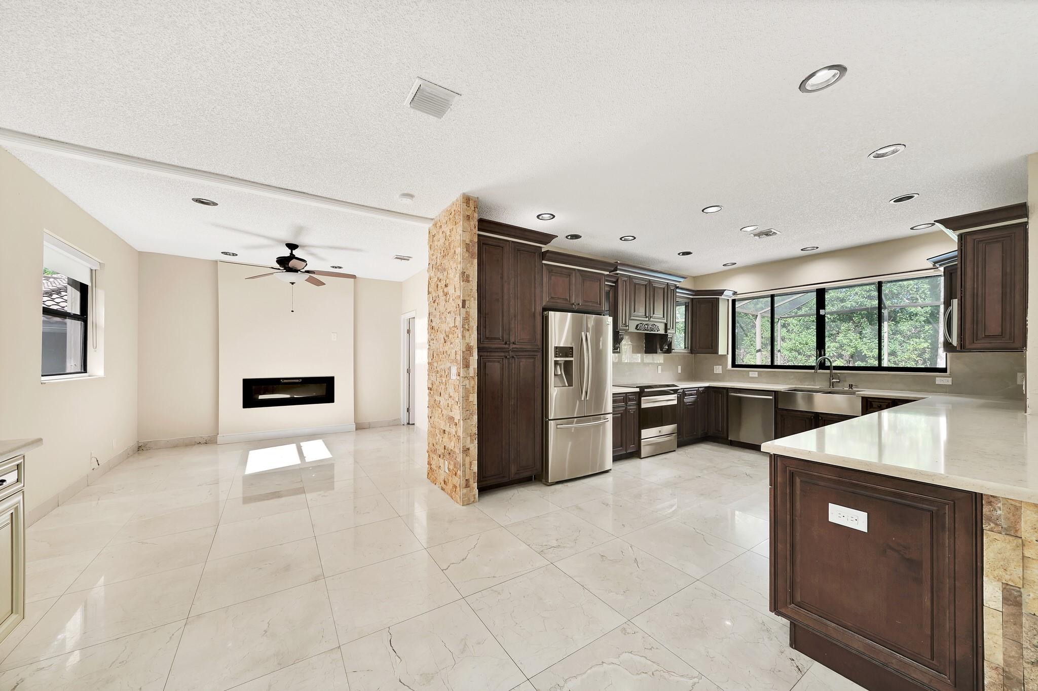 645 NW 102nd Avenue, Coral Springs, FL 33071