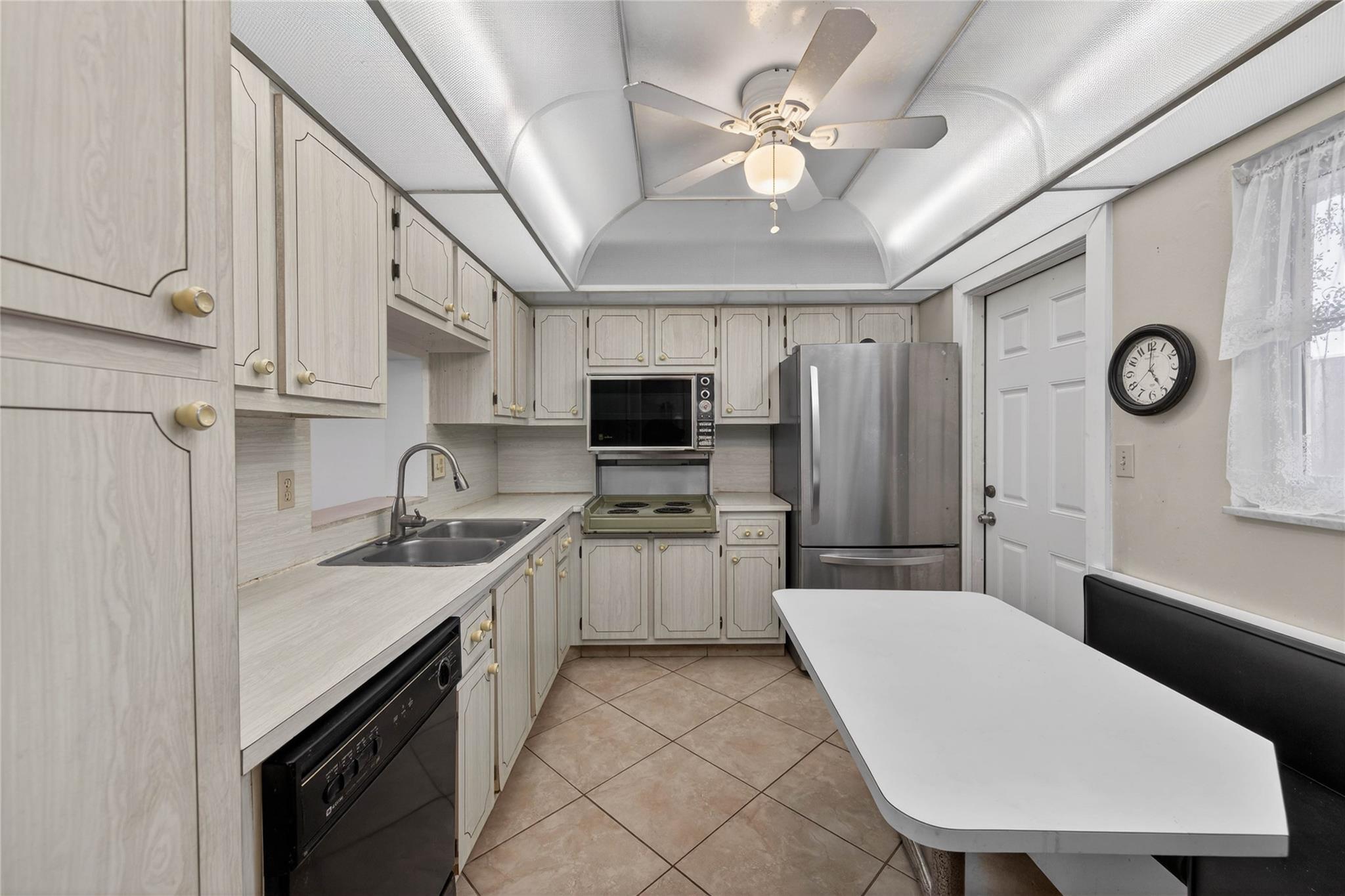 610 NE 12th Avenue 601, Hallandale Beach, FL 33009