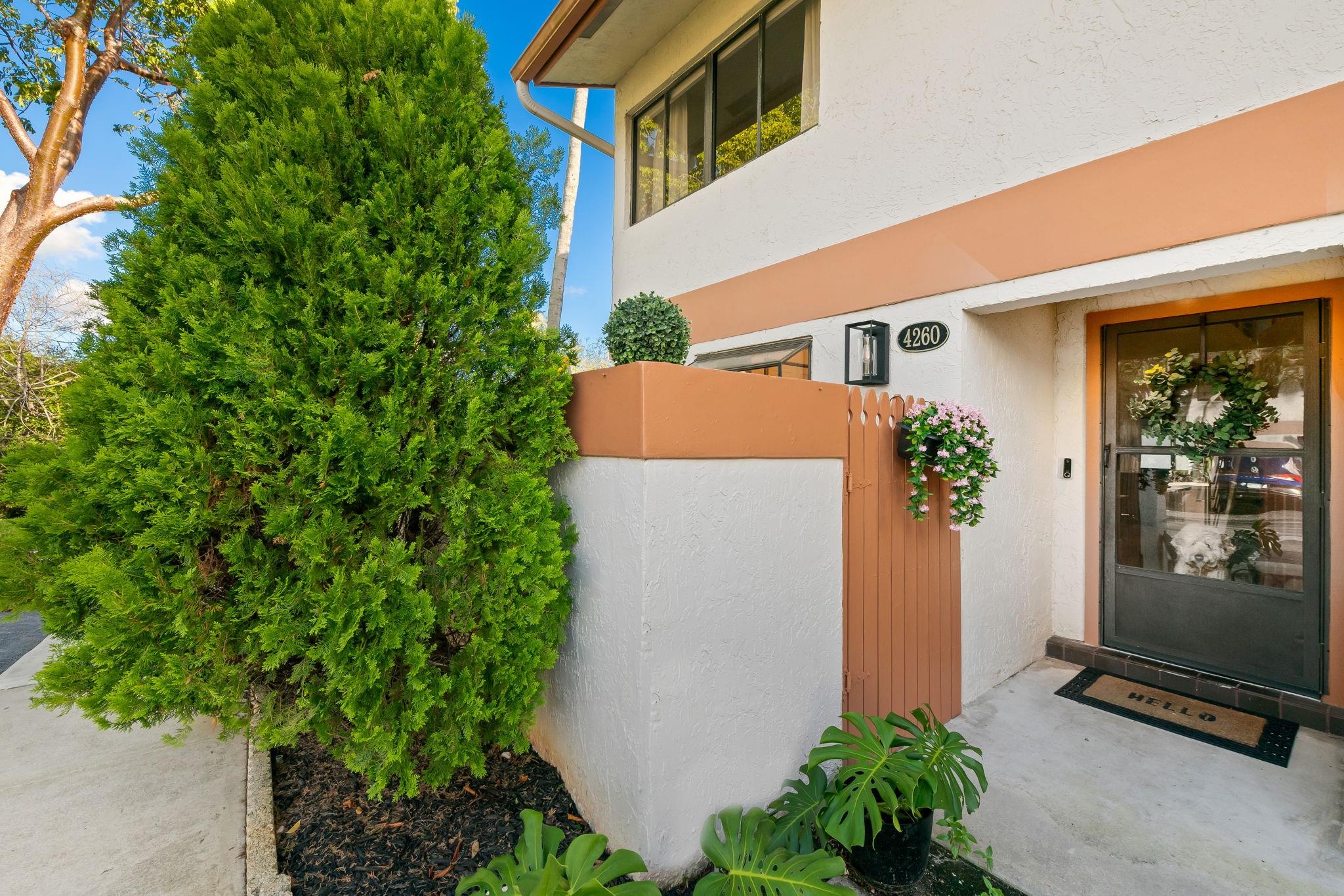 Photo for 4260 SW 70th Terrace, 4260, Davie, FL 33314 - listing #FX-10533061 4260 SW 70th Terrace, 4260, Davie, FL 33314