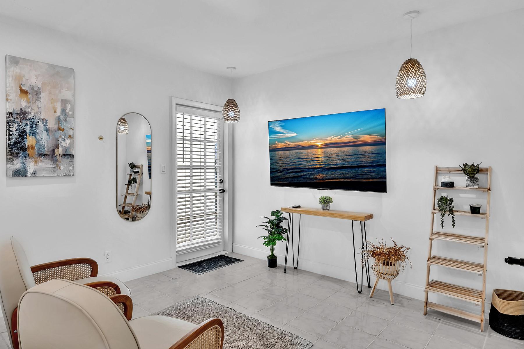 1941 Washington Street 3, Hollywood, FL 33020