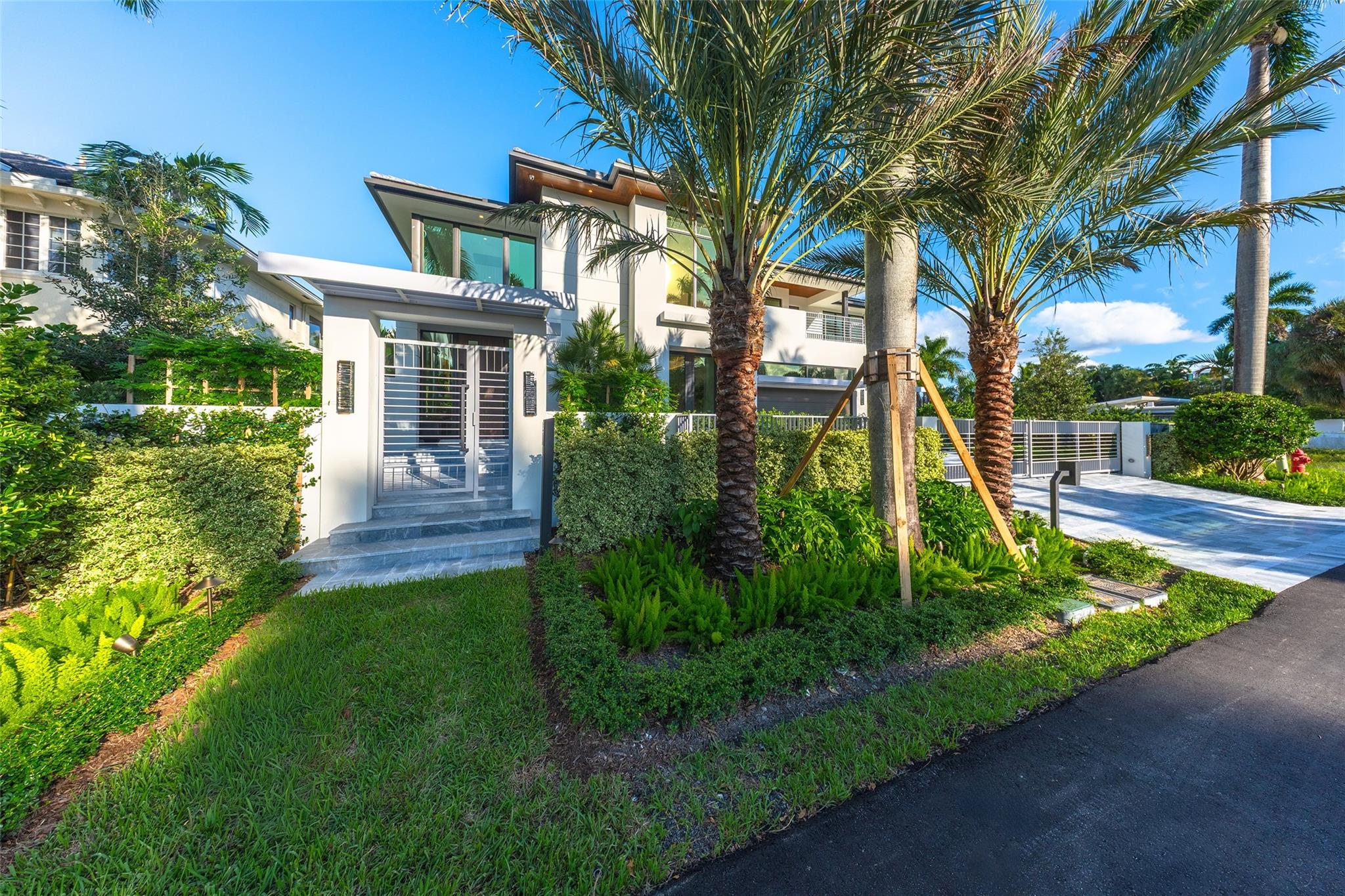24 Fiesta Way, Fort Lauderdale, FL 33301
