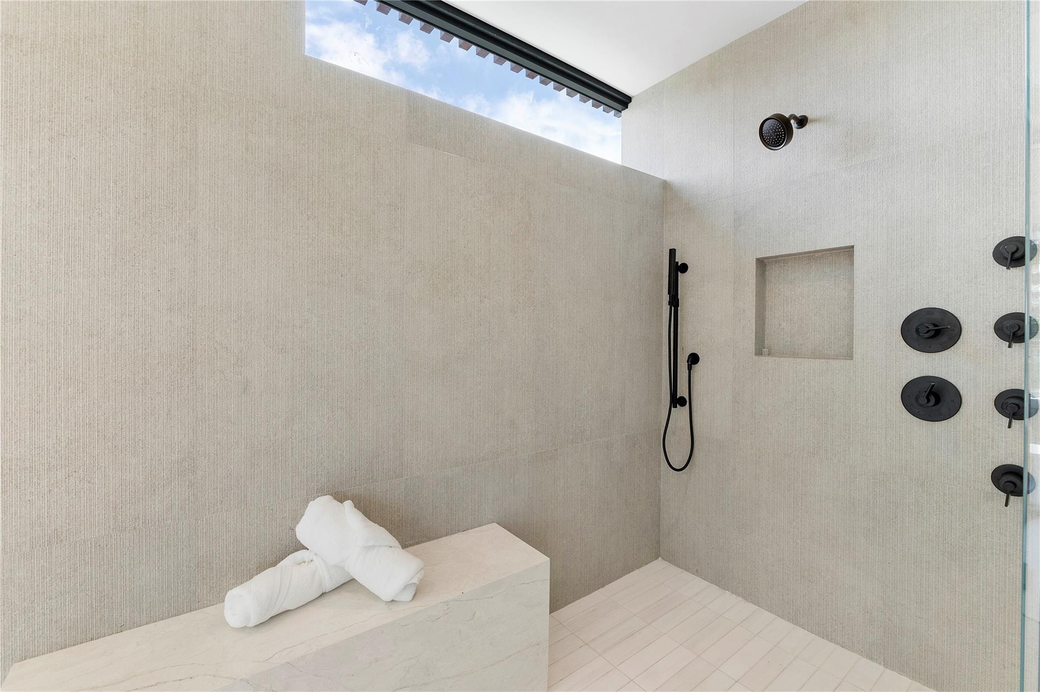 2880 NE 28th Street, Fort Lauderdale, FL 33306