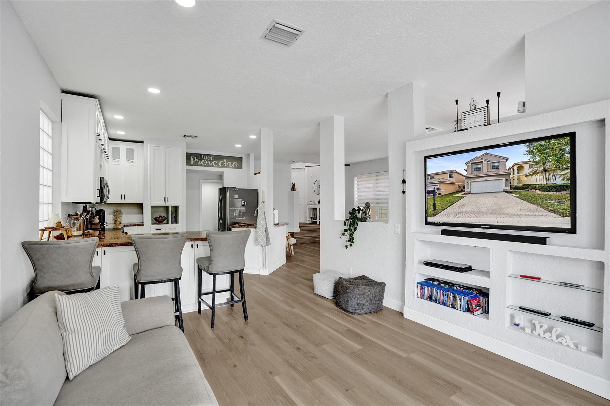 9814 NW 1st Mnr, Coral Springs, FL 33071