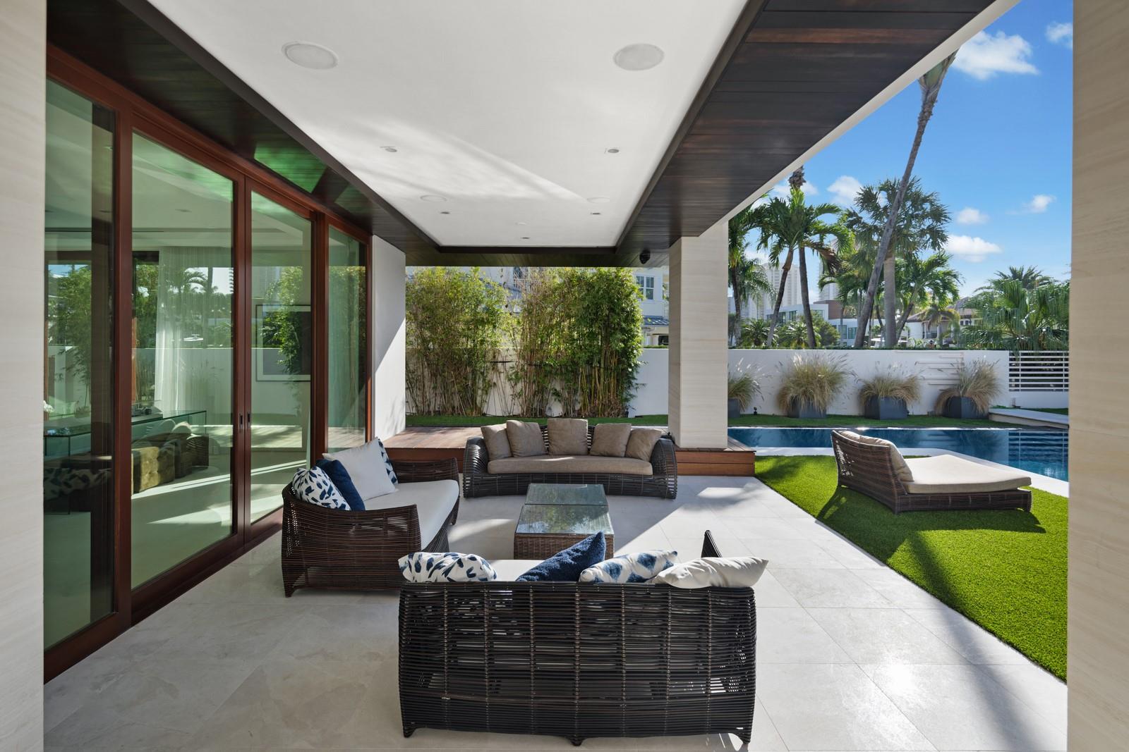 10 Pelican Drive, Fort Lauderdale, FL 33301