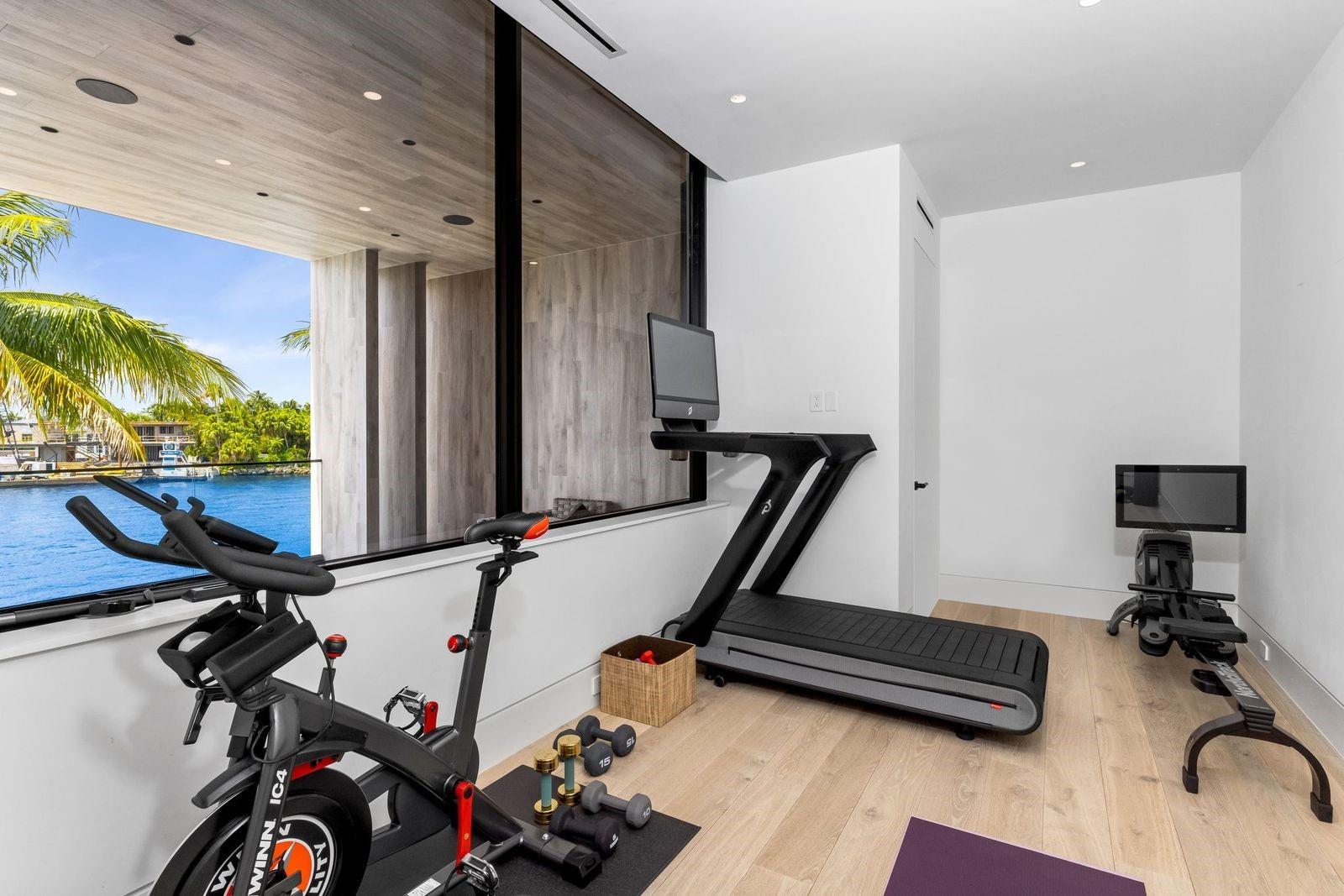 516 Mola Avenue, Fort Lauderdale, FL 33301