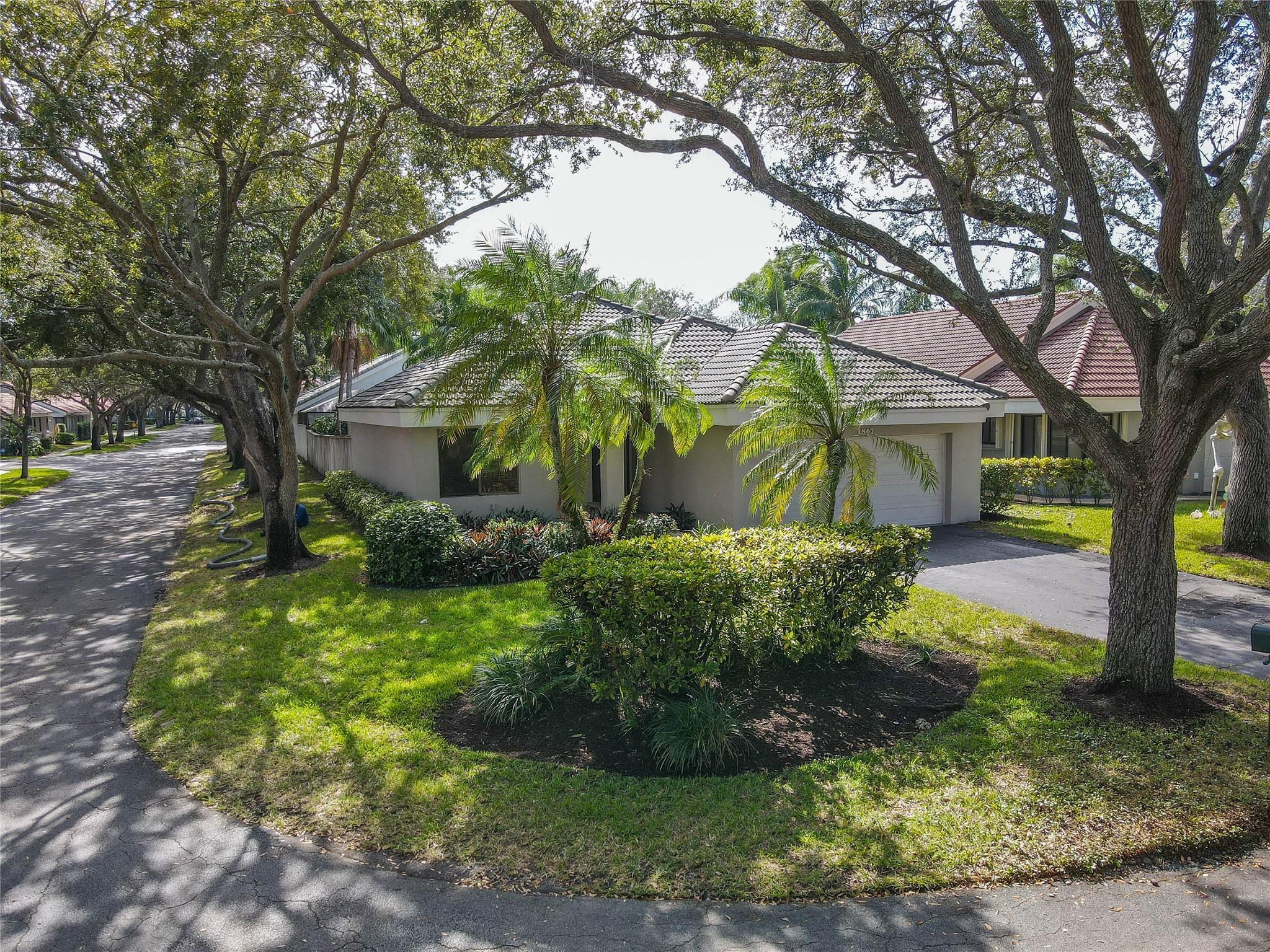 Photo for 1867 NW 99th Avenue, Plantation, FL 33322 - listing #FX-10536859 1867 NW 99th Avenue, Plantation, FL 33322