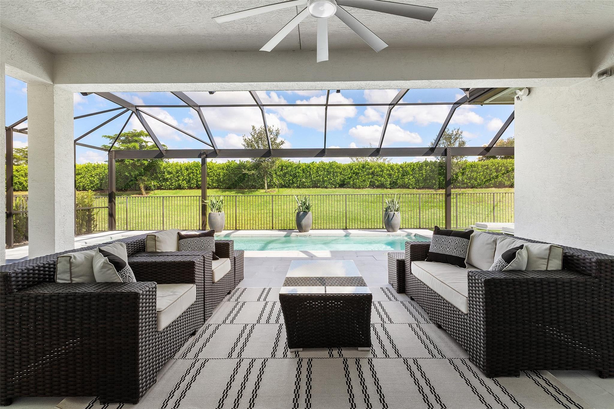 Screened/Fenced Patio/Pool