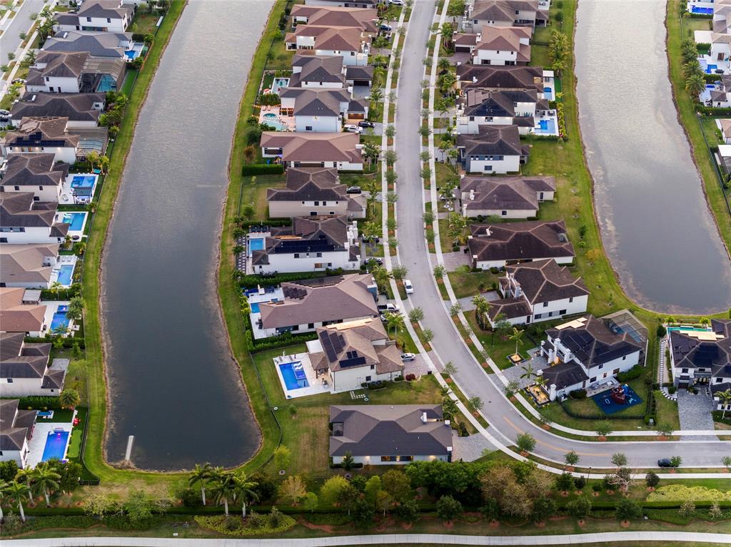 Photo for 10410 S Lago Vista Circle, Parkland, FL 33076 - Listing #FX-10434740 10410 S Lago Vista Circle, Parkland, FL 33076